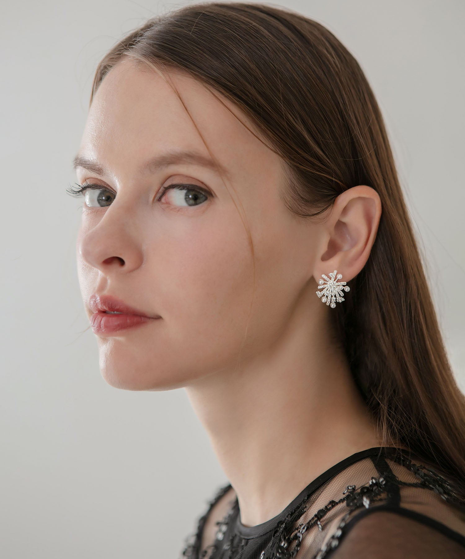 【当日発送】スノーフラワーパールビジューデザインピアス