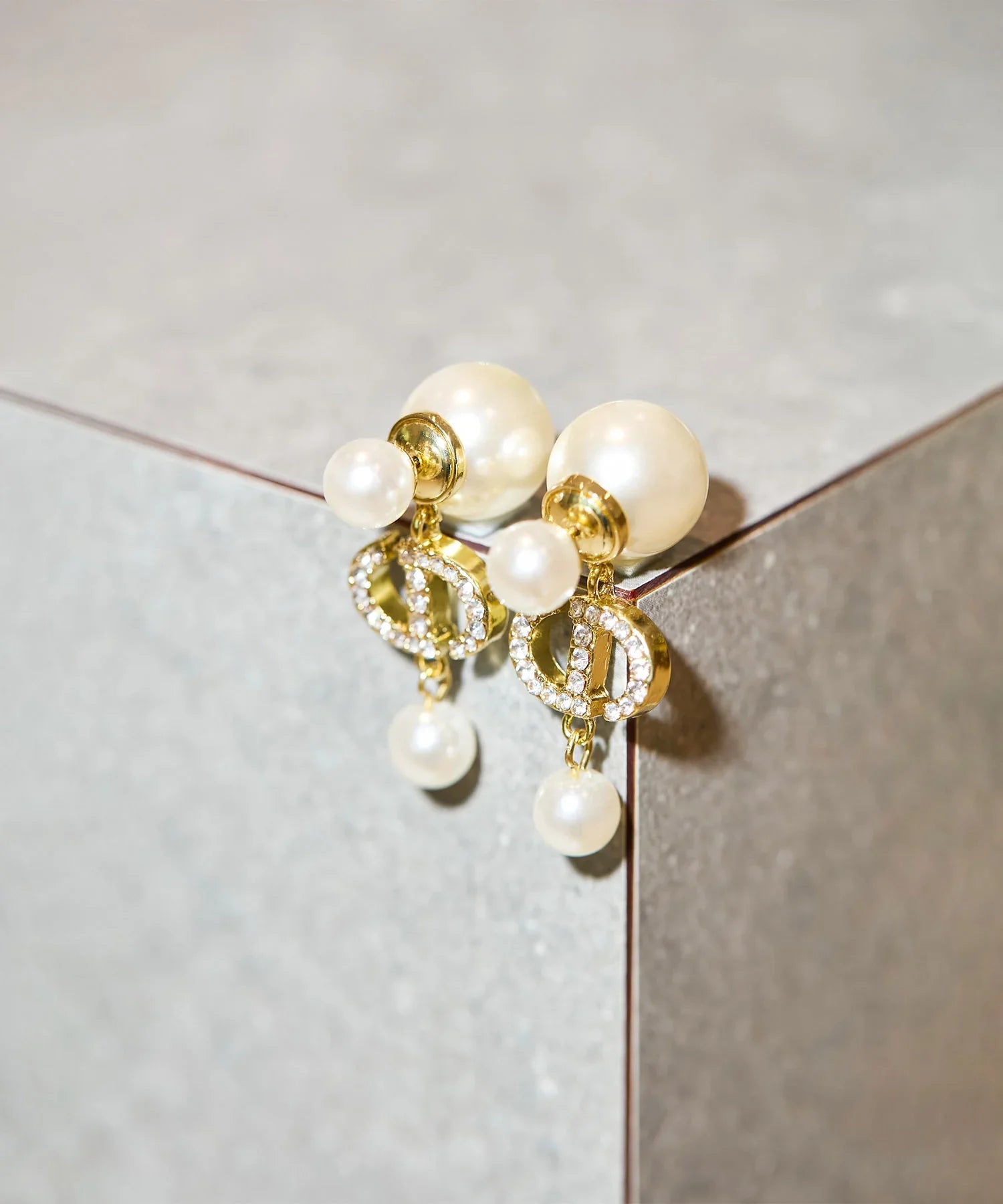 【当日発送】ゴールドパールオーバルモチーフピアス