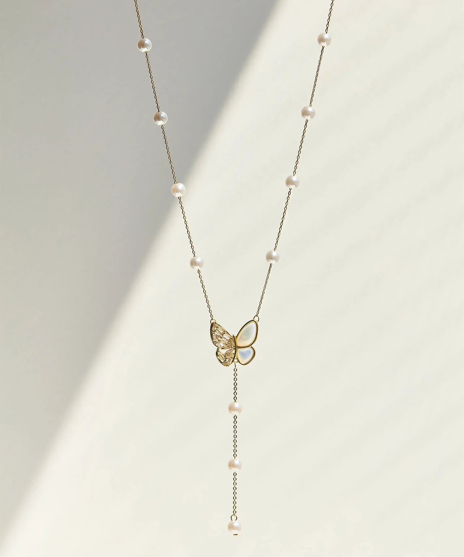 【当日発送】バタフライモチーフパールロングネックレス