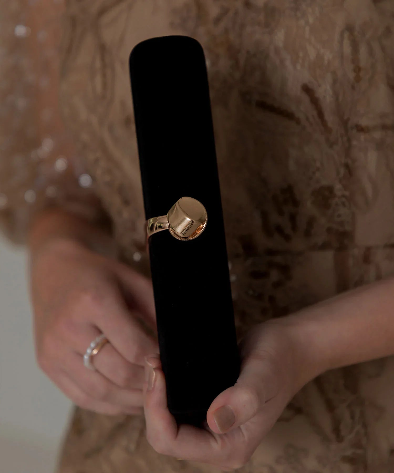 【當天出貨】黑色絲絨金線包