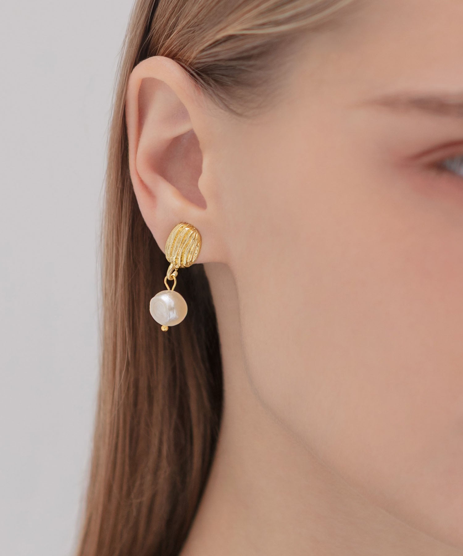 【当日発送】ゴールドプレートパールピアス