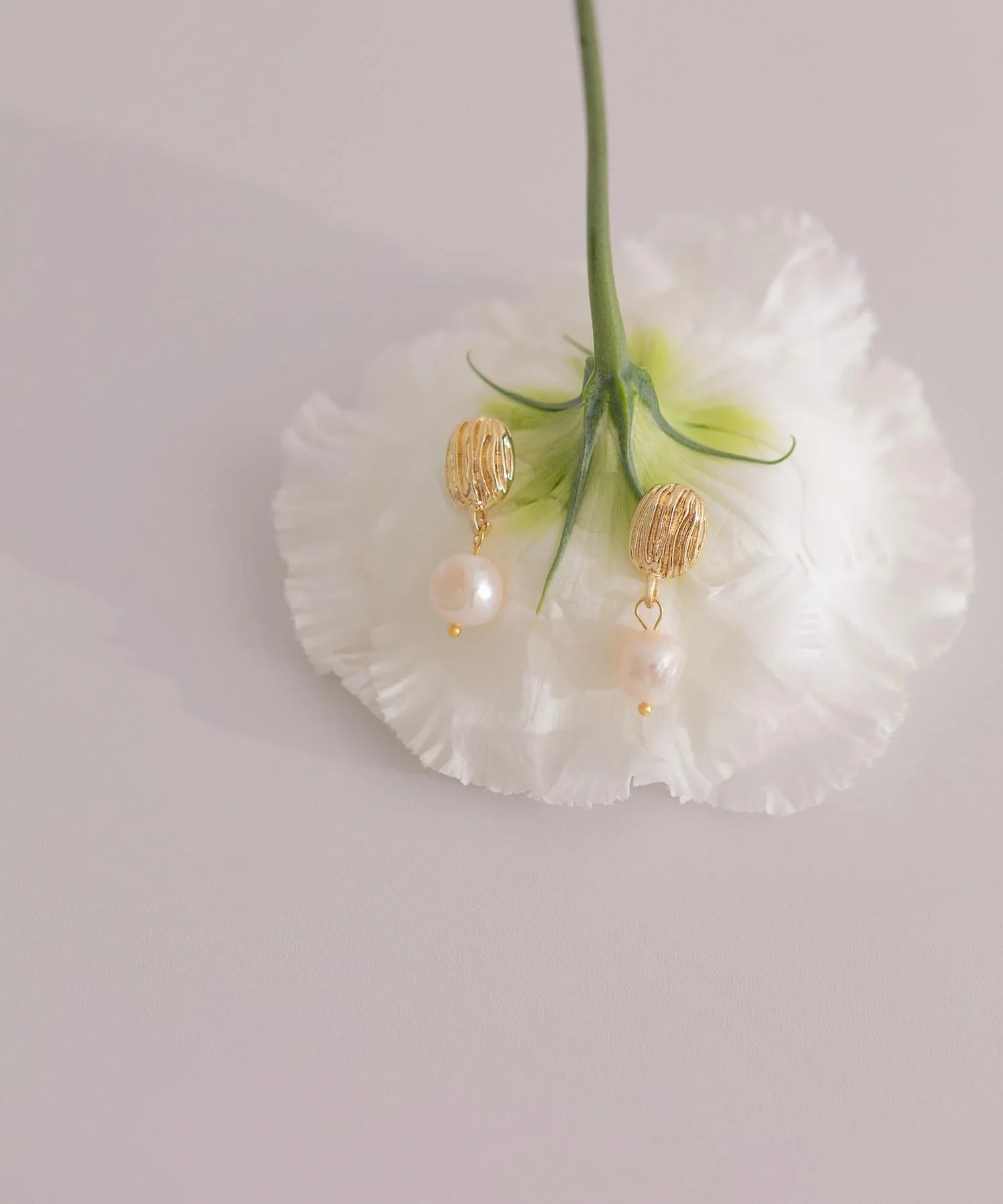 【当日発送】ゴールドプレートパールピアス