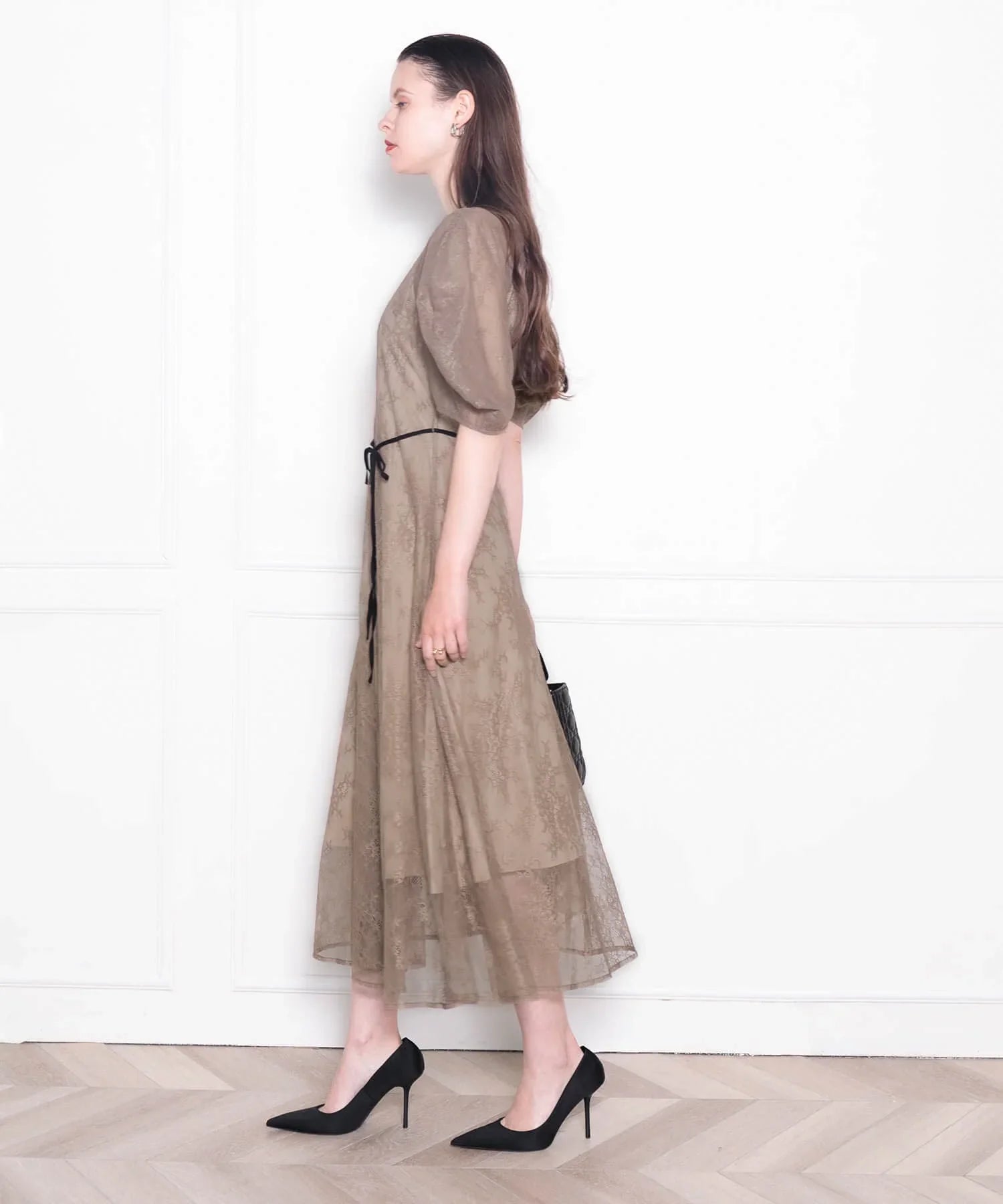 【當天出貨】泡泡袖腰部緞帶蕾絲洋裝