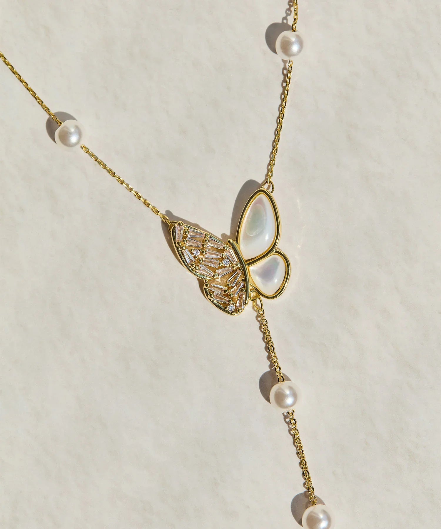 【当日発送】バタフライモチーフパールロングネックレス