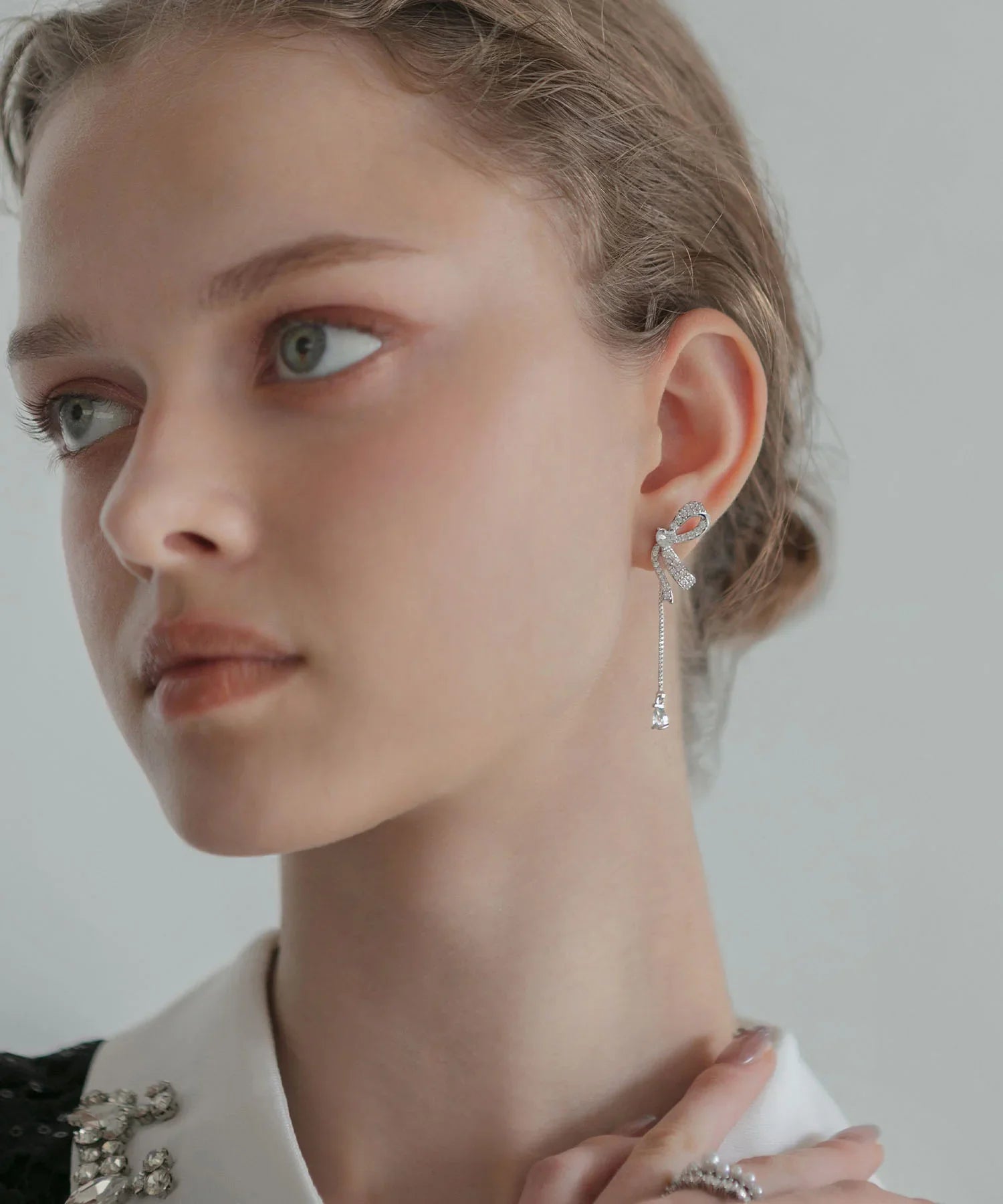 【当日発送】シルバービジューリボンピアス