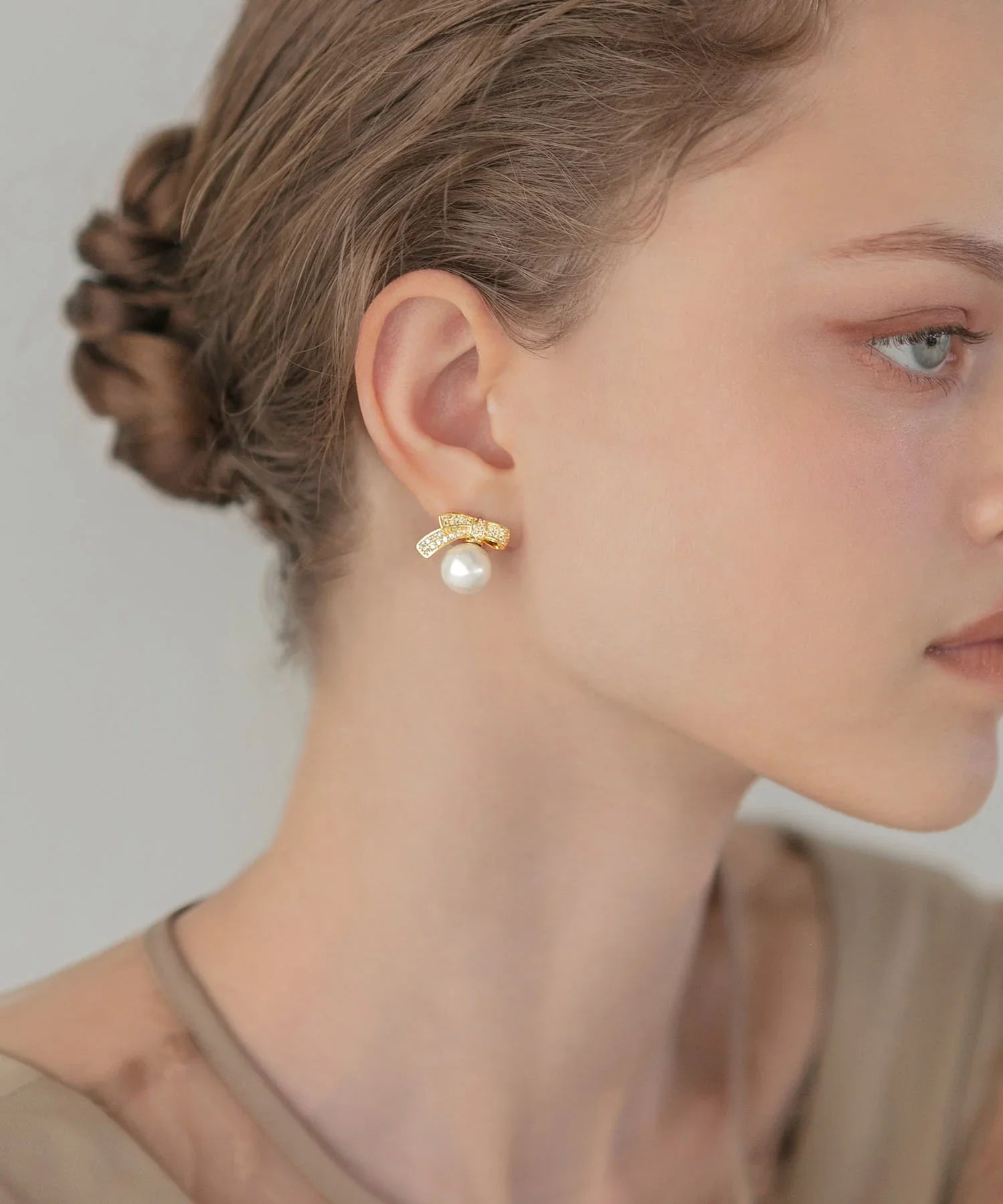 【当日発送】ゴールドビジューリボンパールピアス