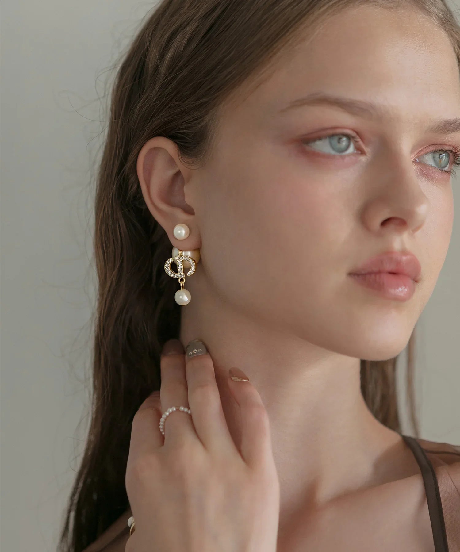 【当日発送】ゴールドパールオーバルモチーフピアス