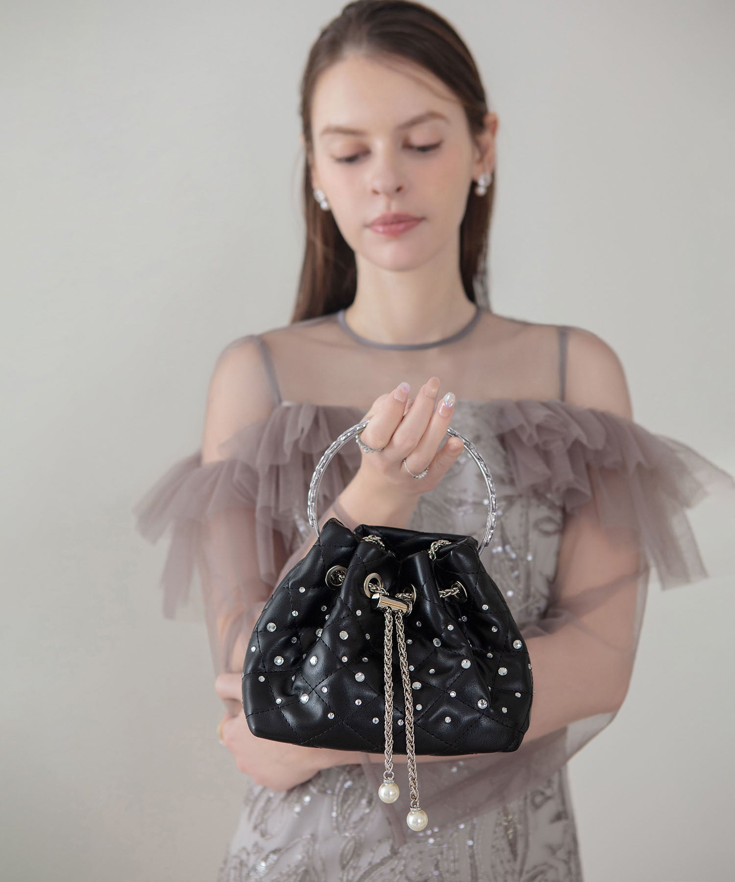 【COMING SOON】ビジューストーンキルティングバケット2WAYハンドバッグ