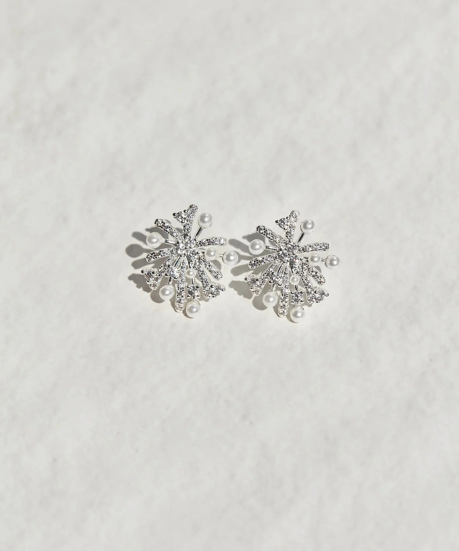 【当日発送】スノーフラワーパールビジューデザインピアス