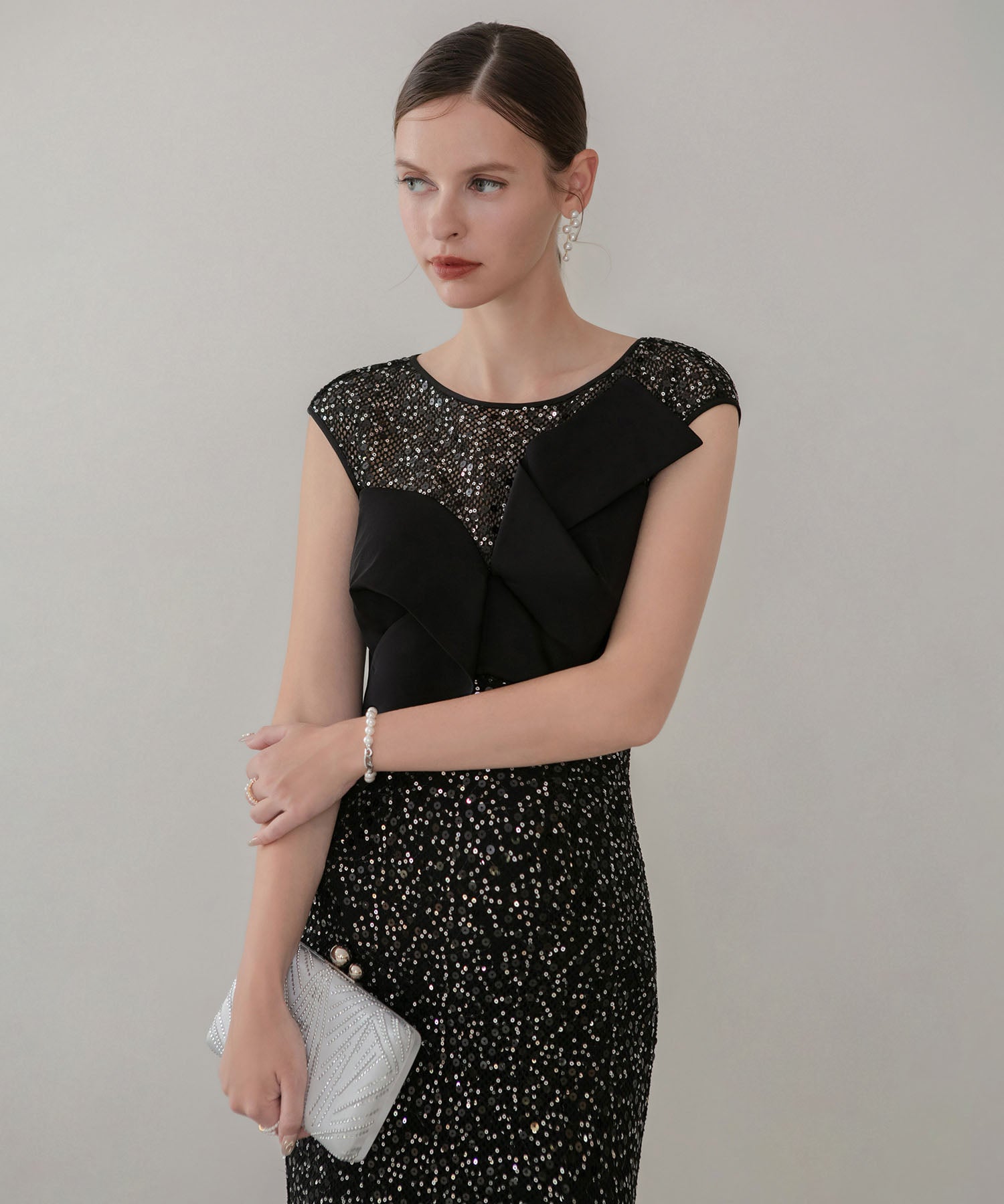 【LEJA LUXE】アシンメトリーツイストデザインスパンコールドレス