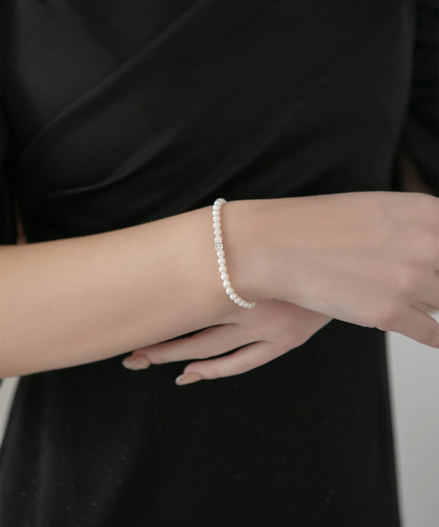 【当日発送】パールラインストーンスリムブレスレット