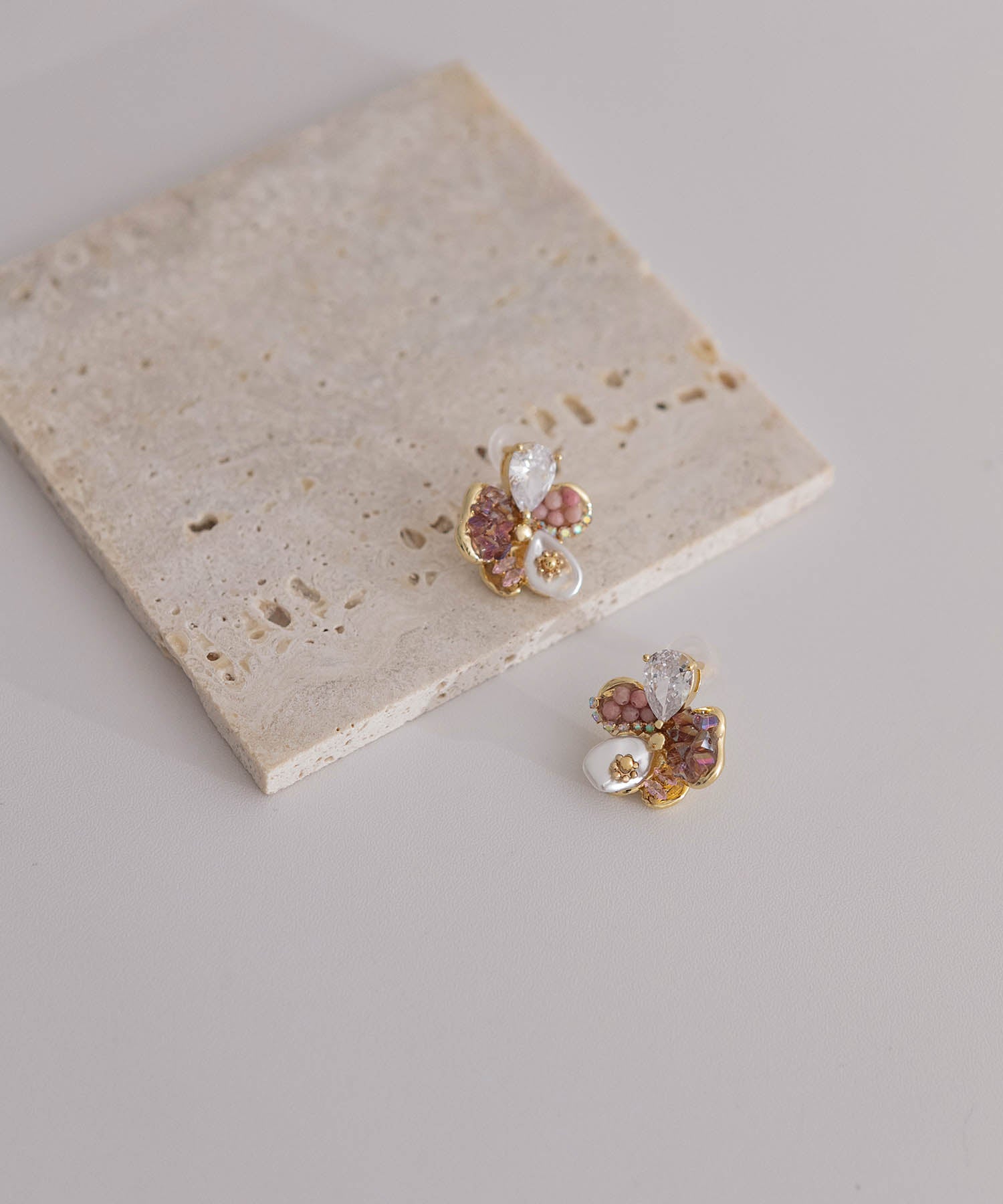 【当日発送】フラワービジューミックスパーツピアス