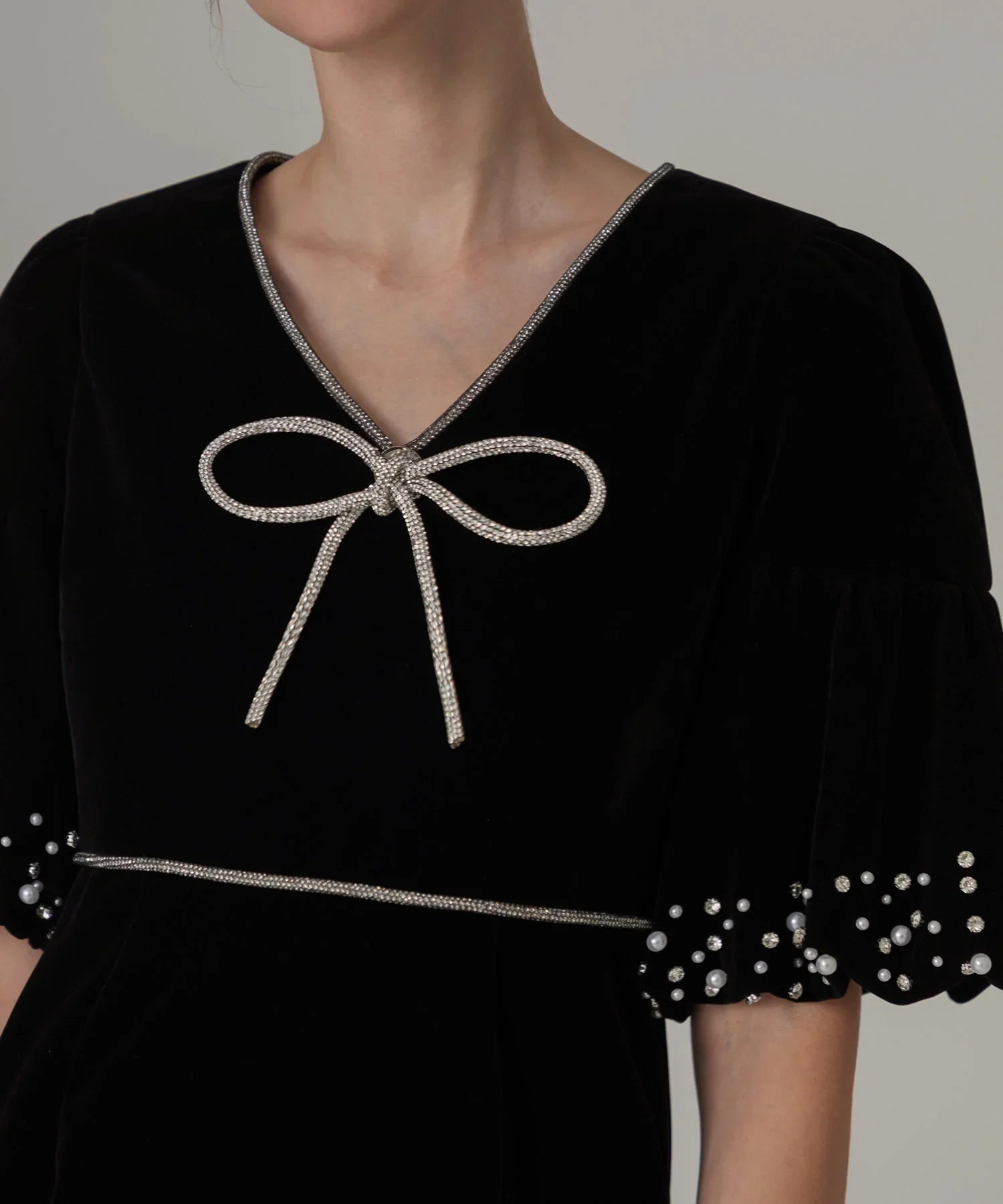 【當天出貨】珍珠石絲帶絲絨縮褶連身裙