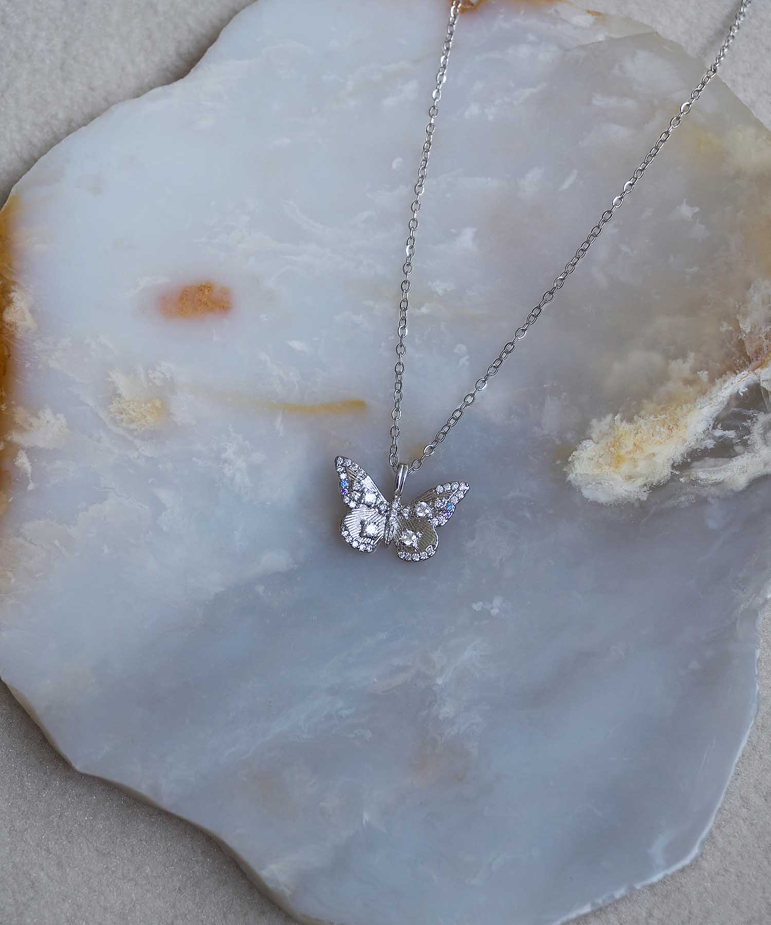 【当日発送】バタフライストーンネックレス