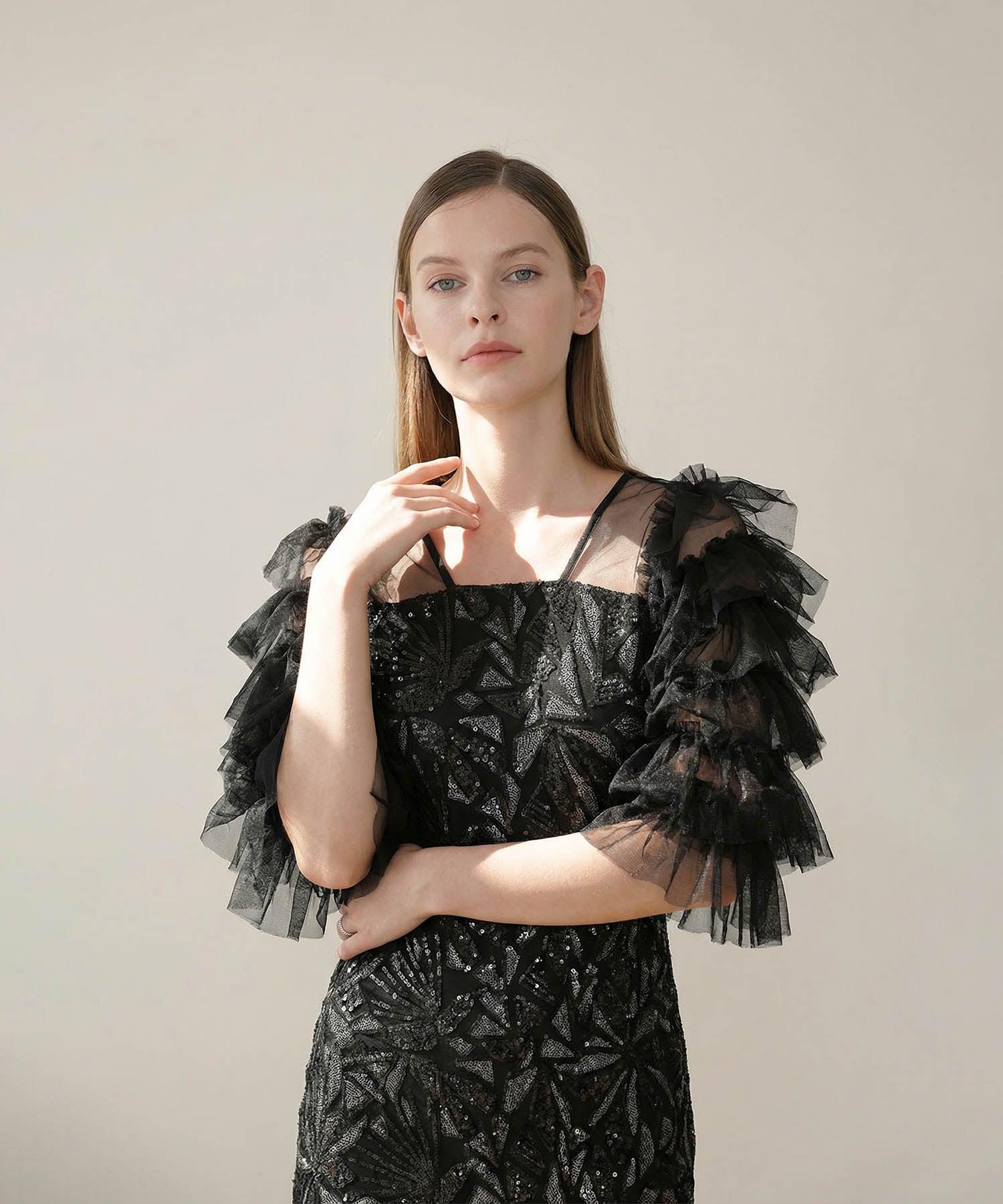 【当日発送】チュールフリルスリーブスパンコールIラインワンピースドレス