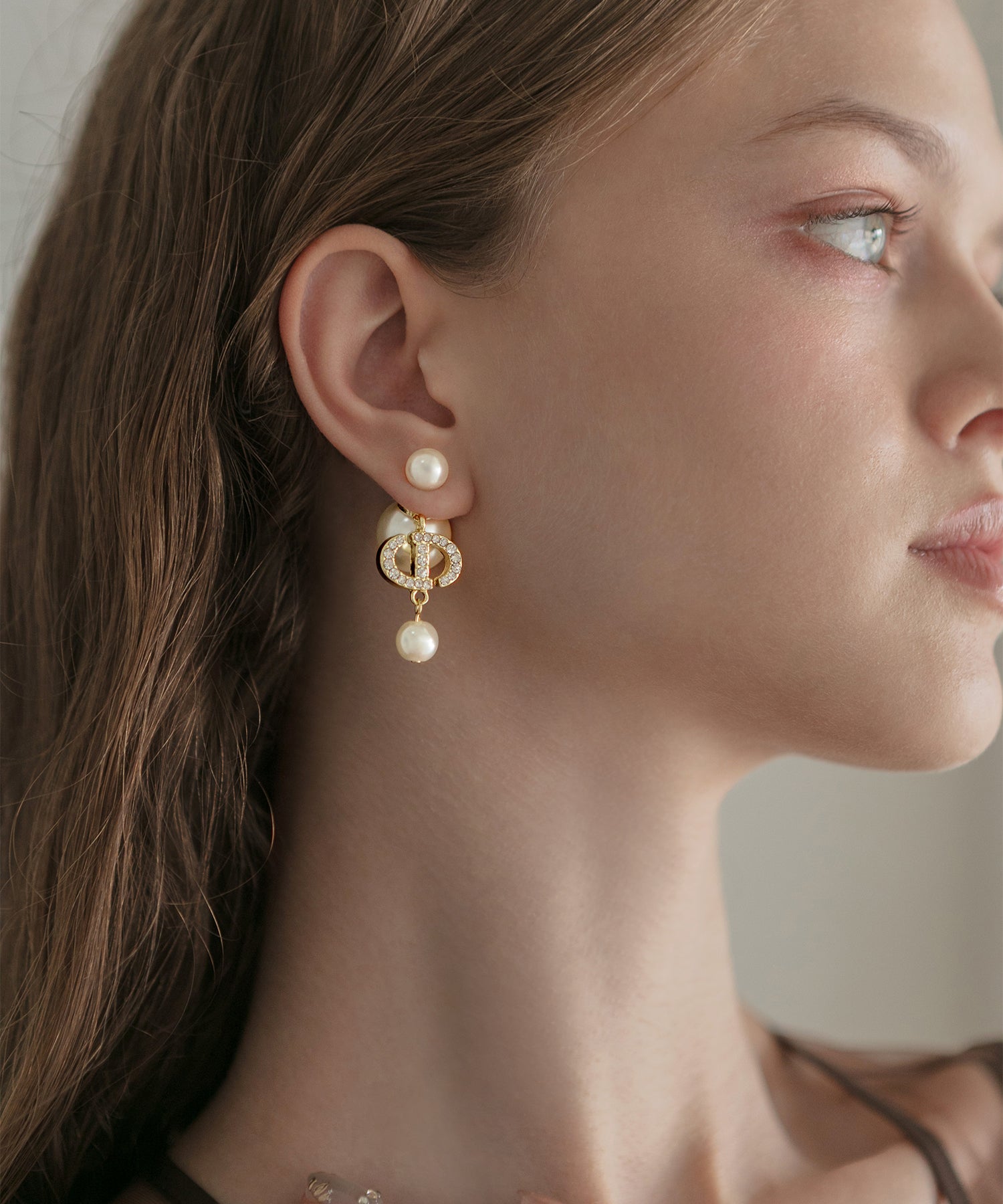 【当日発送】ゴールドパールオーバルモチーフピアス