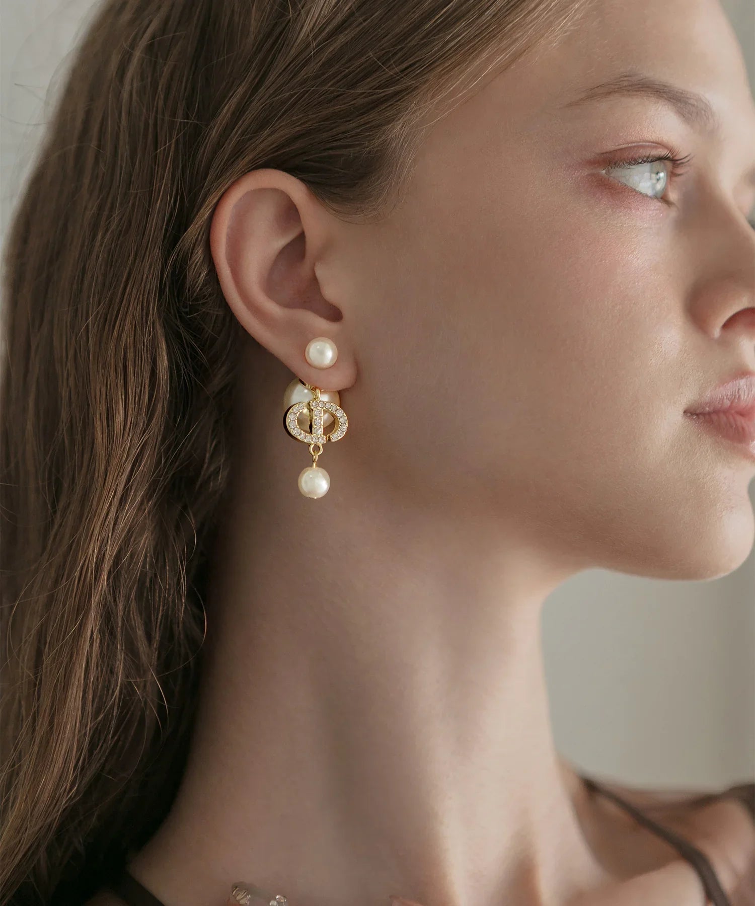 【当日発送】ゴールドパールオーバルモチーフピアス