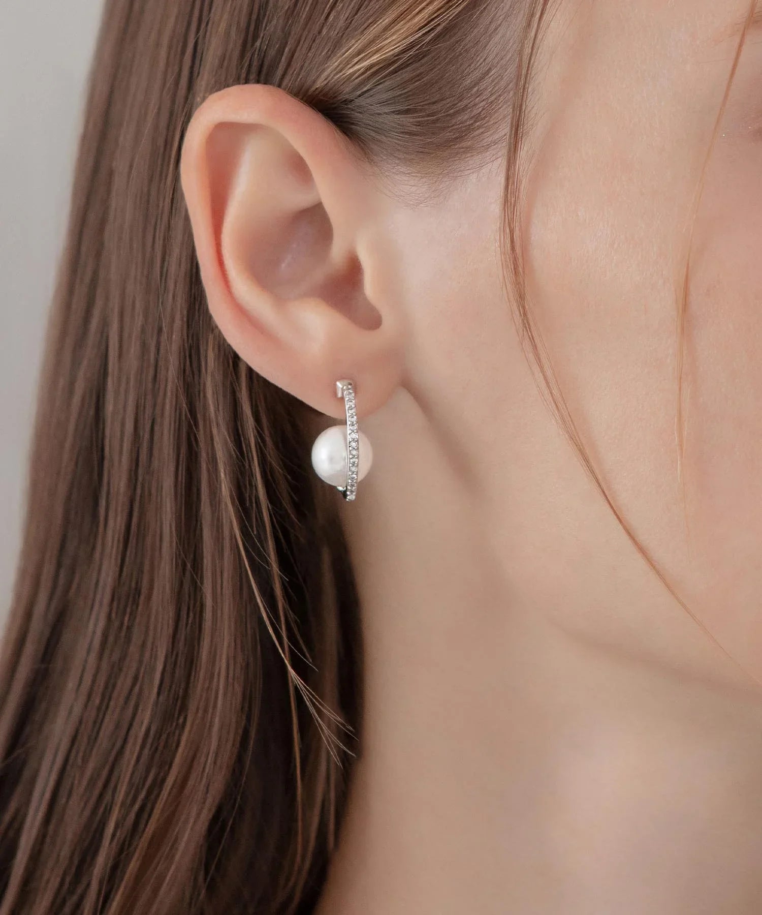 【当日発送】シルバーカーブラインビジューパールピアス