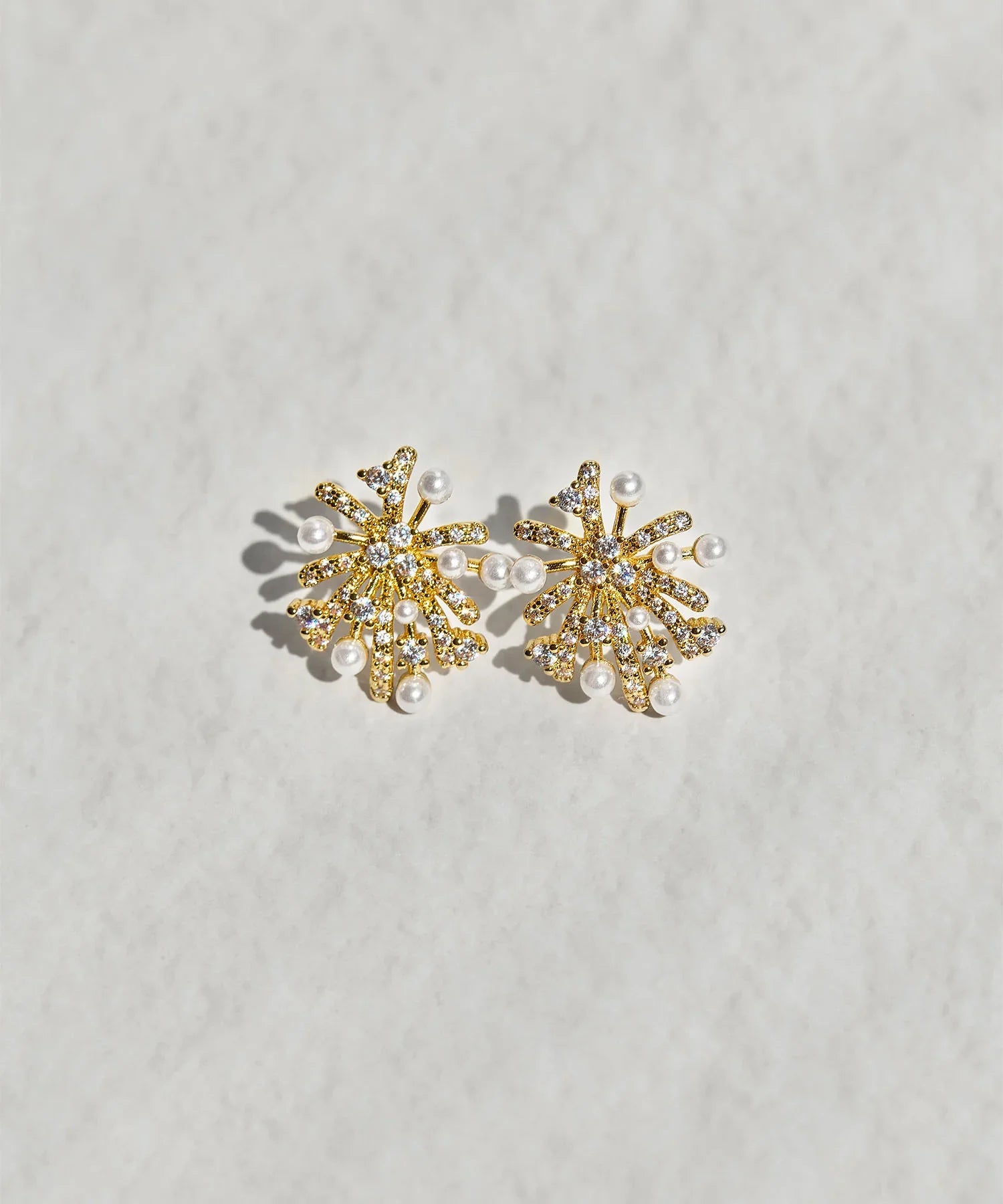 【当日発送】スノーフラワーパールビジューデザインピアス