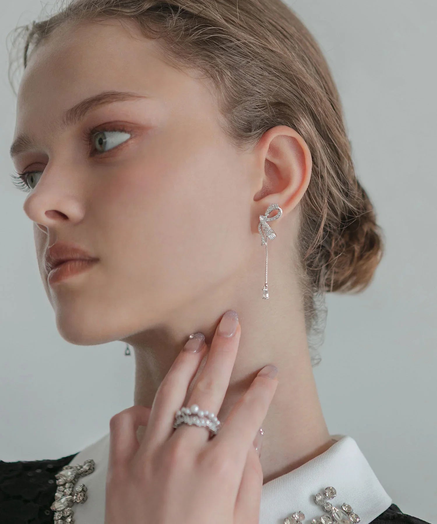 【当日発送】シルバービジューリボンピアス