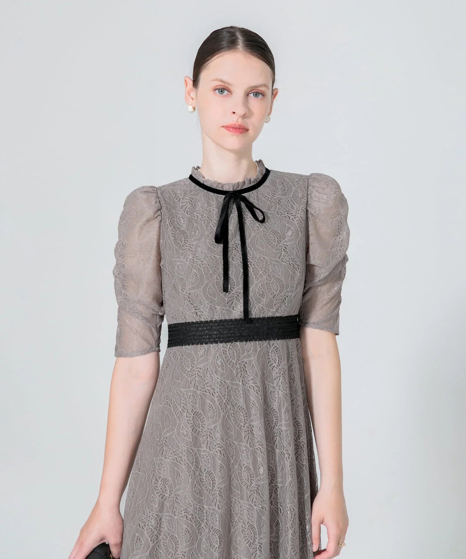 【當天出貨】腰線泡泡袖蕾絲長洋裝