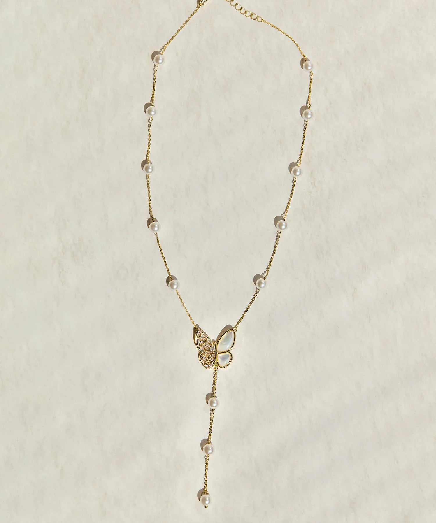 【当日発送】バタフライモチーフパールロングネックレス