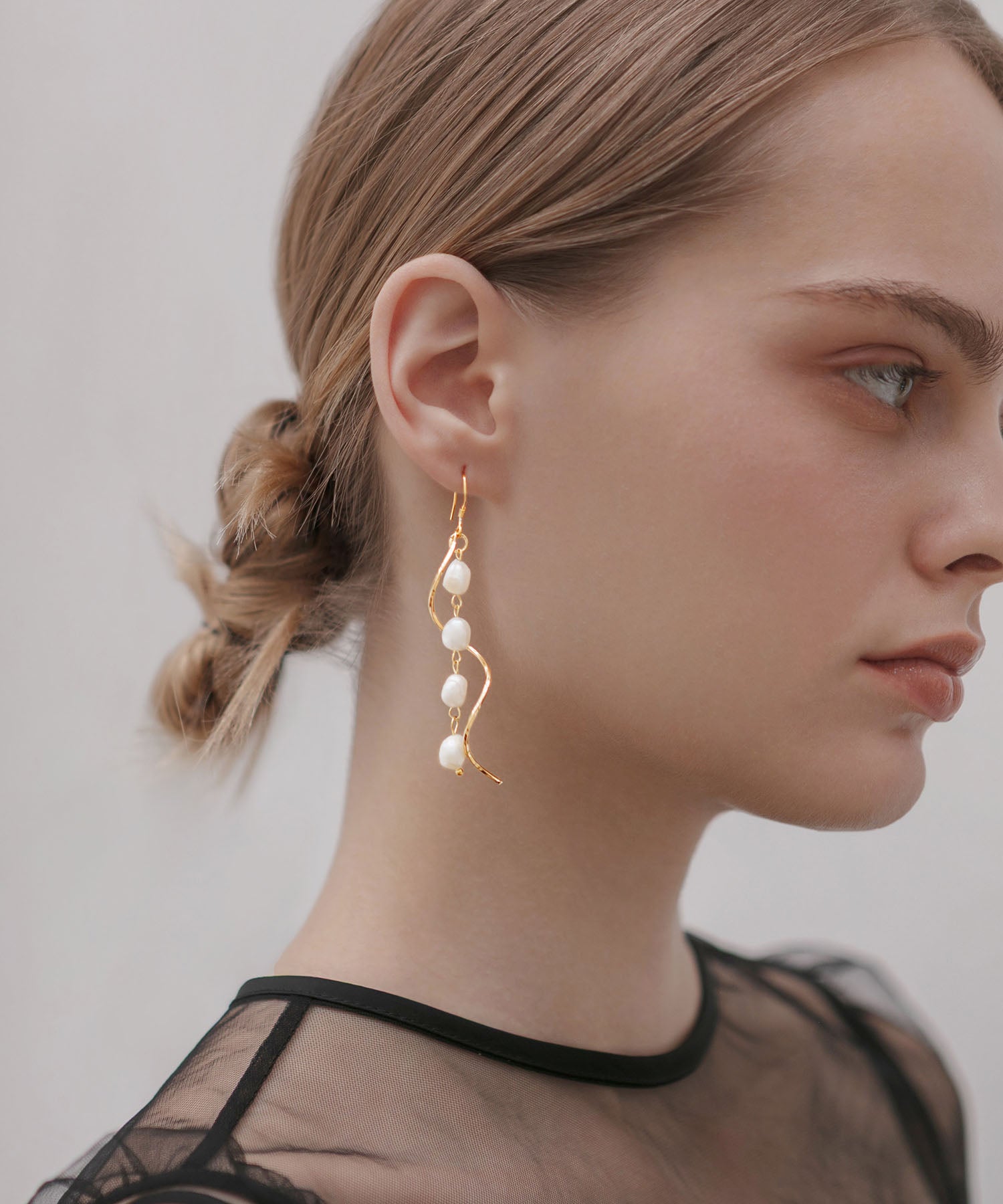 【当日発送】ゴールドウェーブパールチェーンピアス