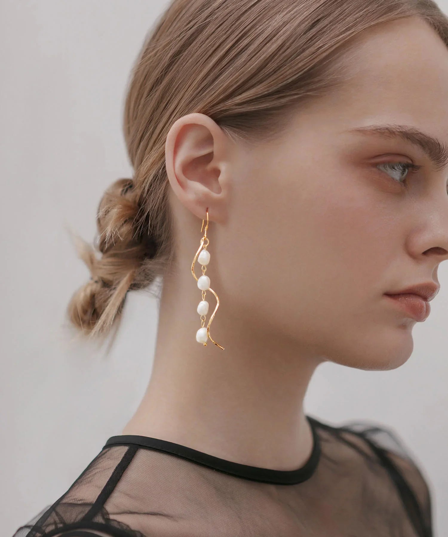 【当日発送】ゴールドウェーブパールチェーンピアス