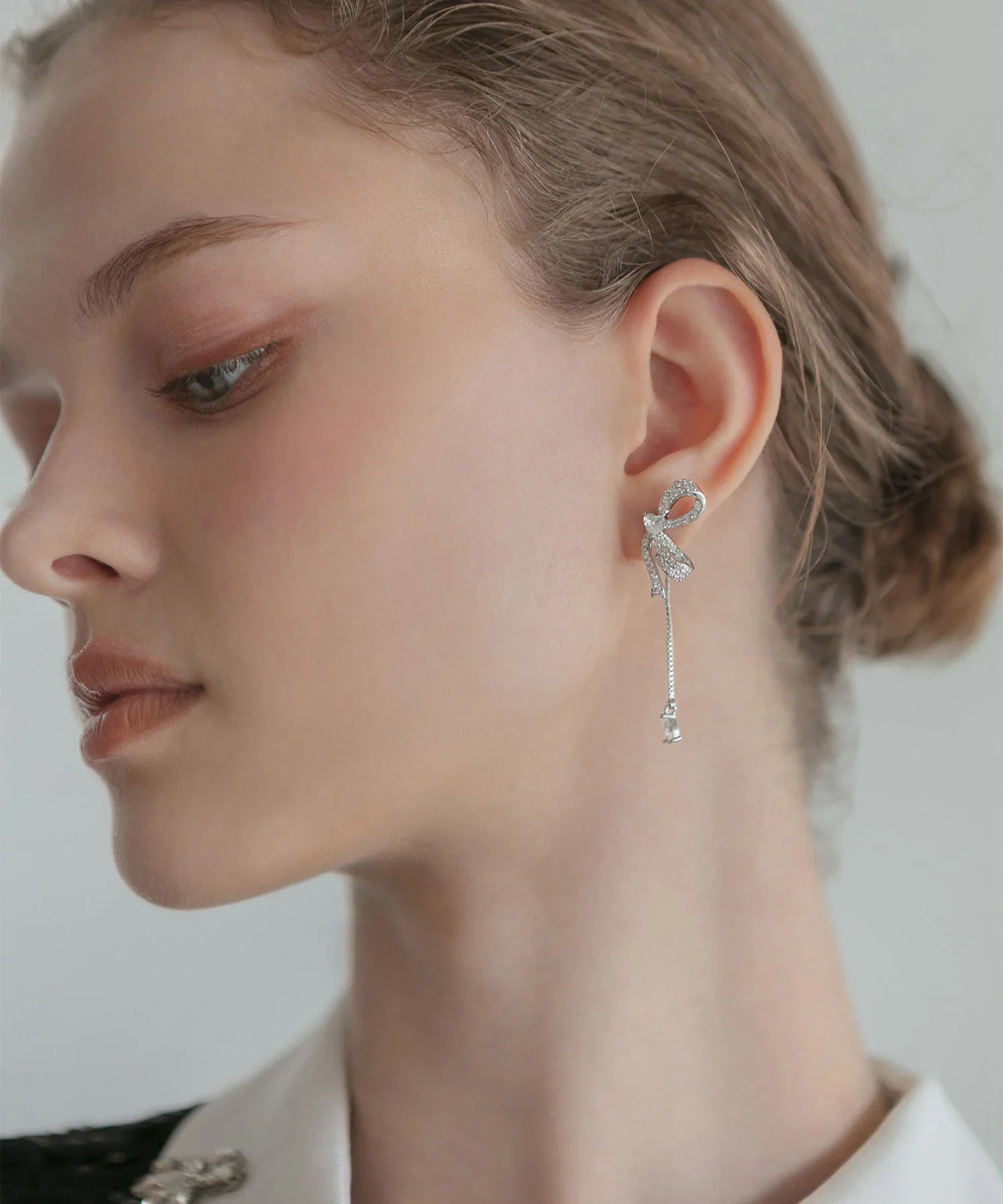 【当日発送】シルバービジューリボンピアス