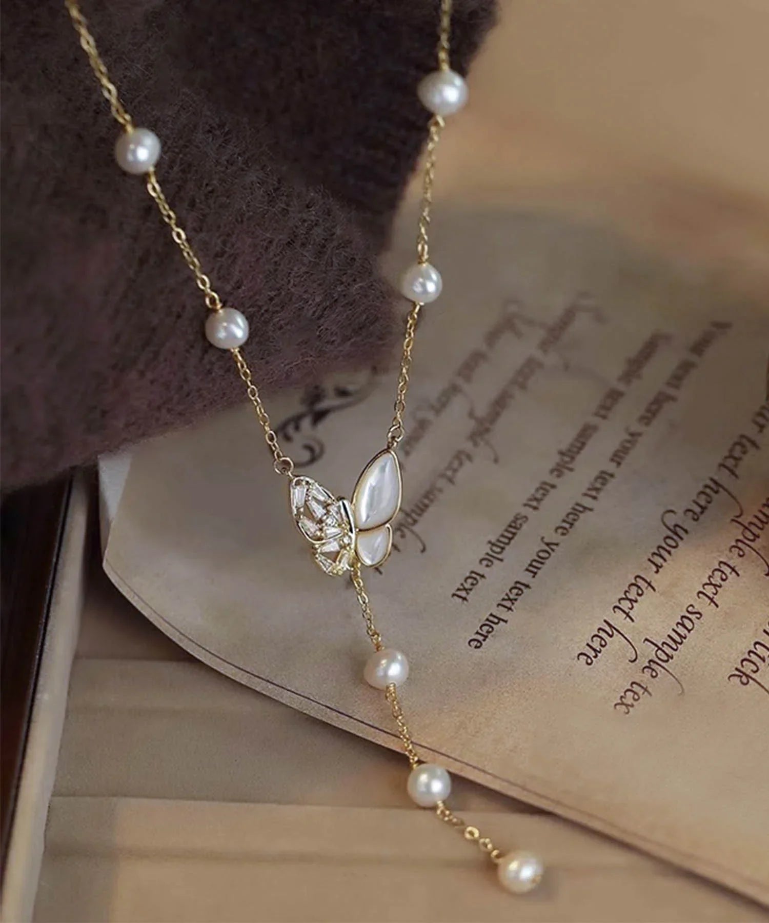 【当日発送】バタフライモチーフパールロングネックレス