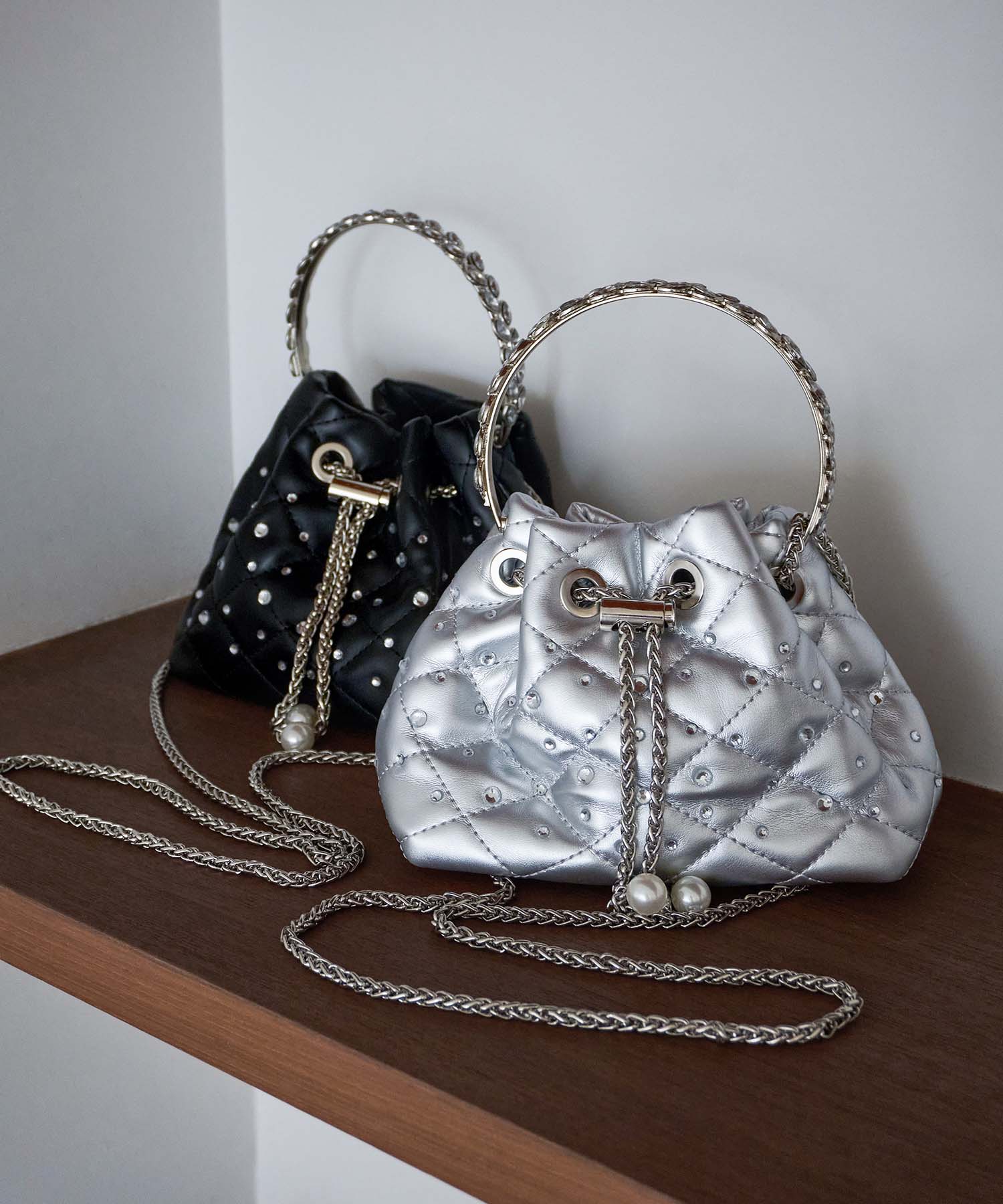 【COMING SOON】ビジューストーンキルティングバケット2WAYハンドバッグ