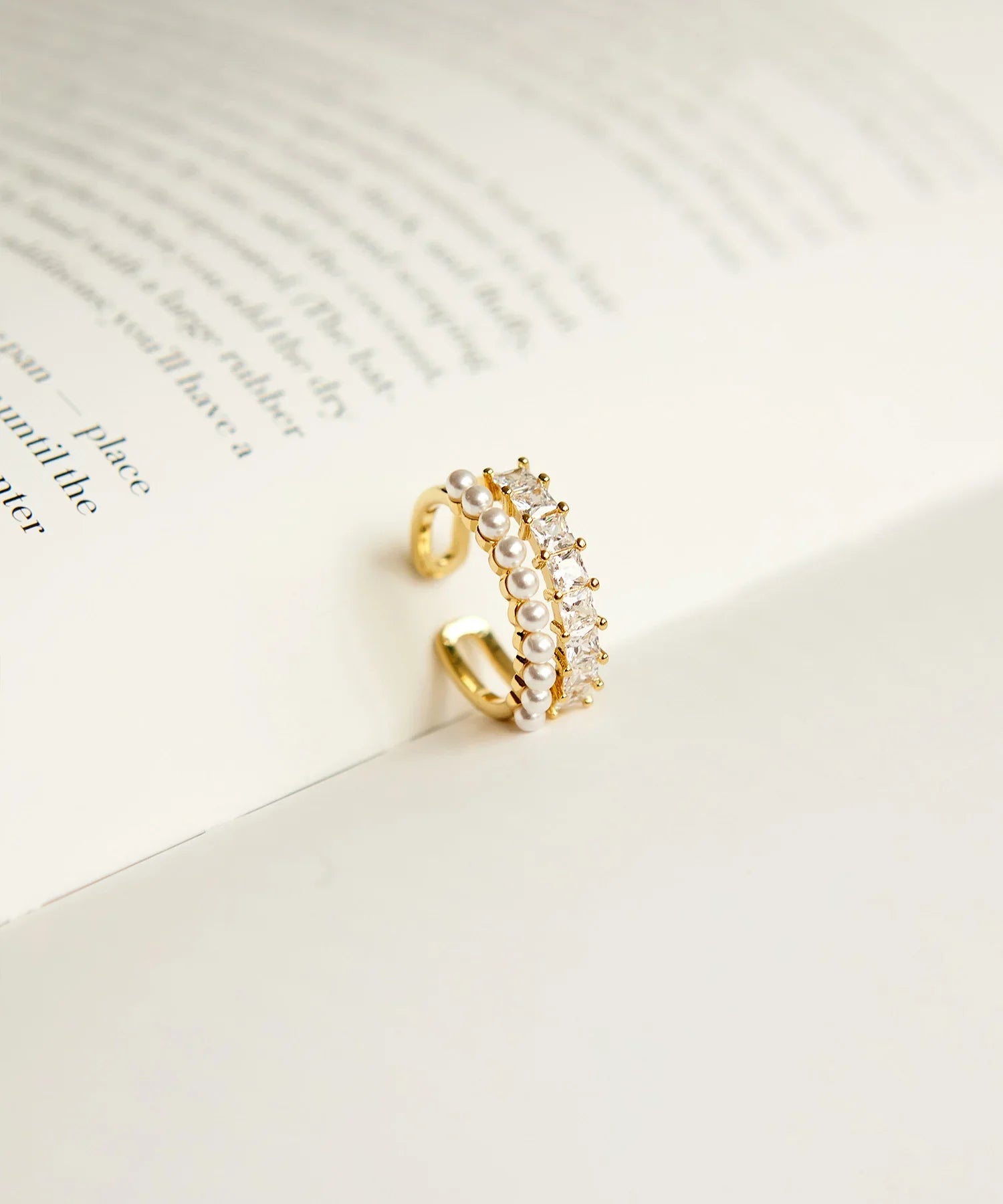 【当日発送】パールビジューラインループリング