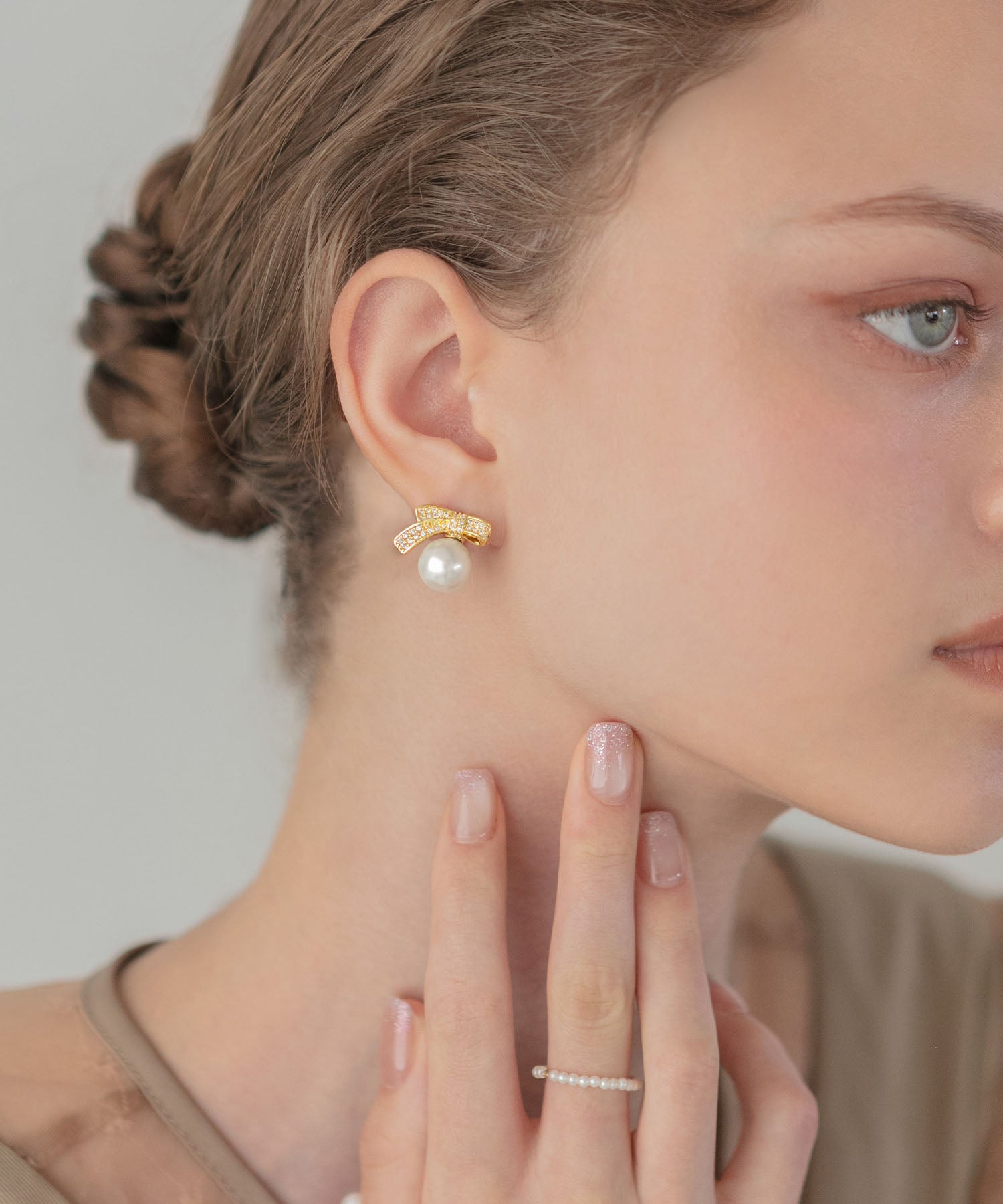 【当日発送】ゴールドビジューリボンパールピアス