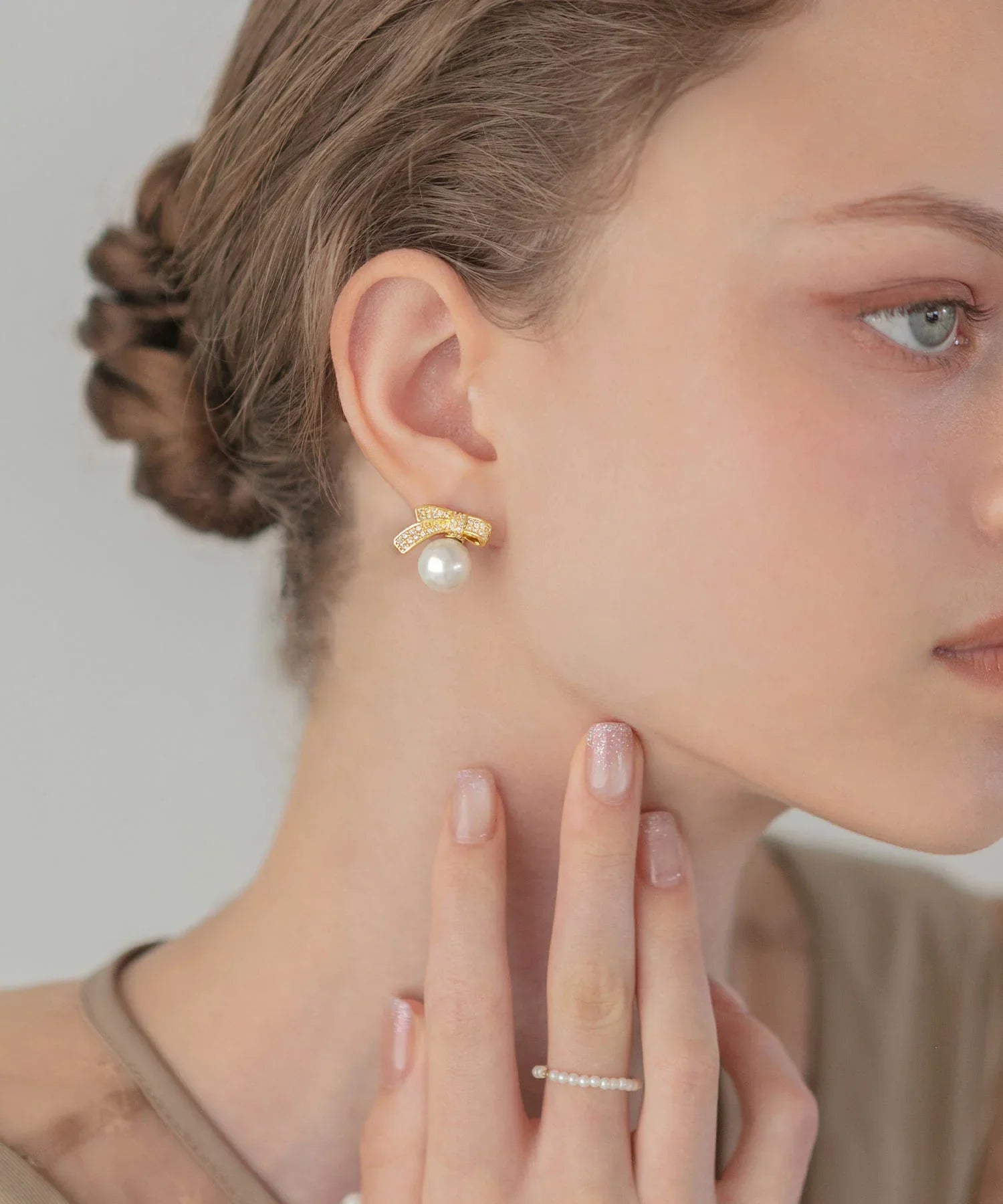 【当日発送】ゴールドビジューリボンパールピアス