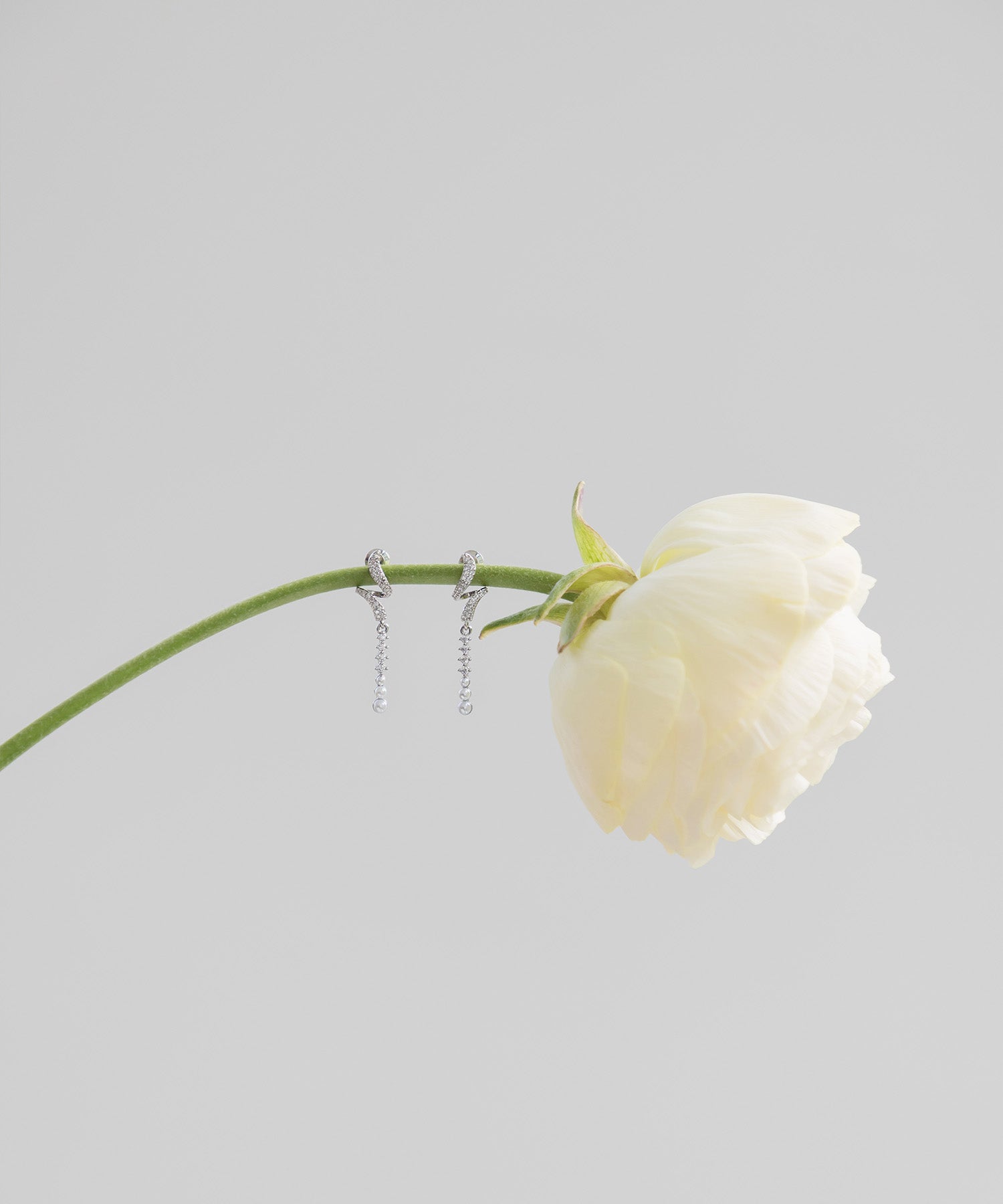 【当日発送】ビジューパールツイストピアス