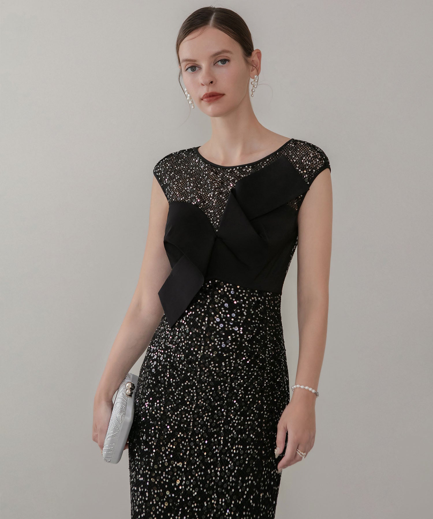 【LEJA LUXE】アシンメトリーツイストデザインスパンコールドレス