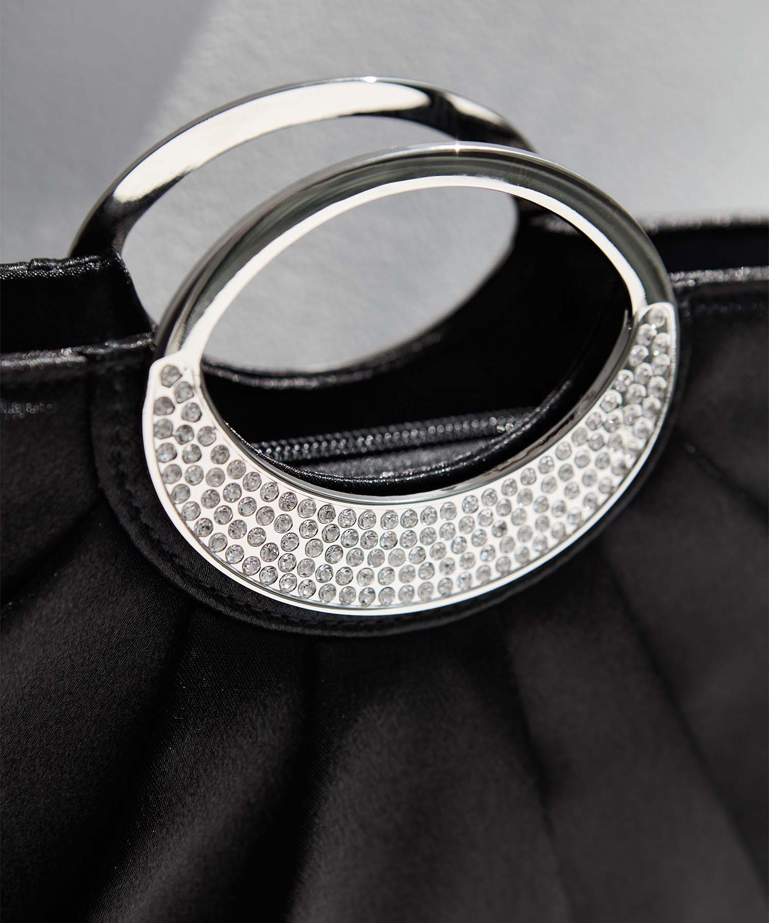 【一部当日発送】サテンプリーツリングハンドル2WAYクラッチバッグ