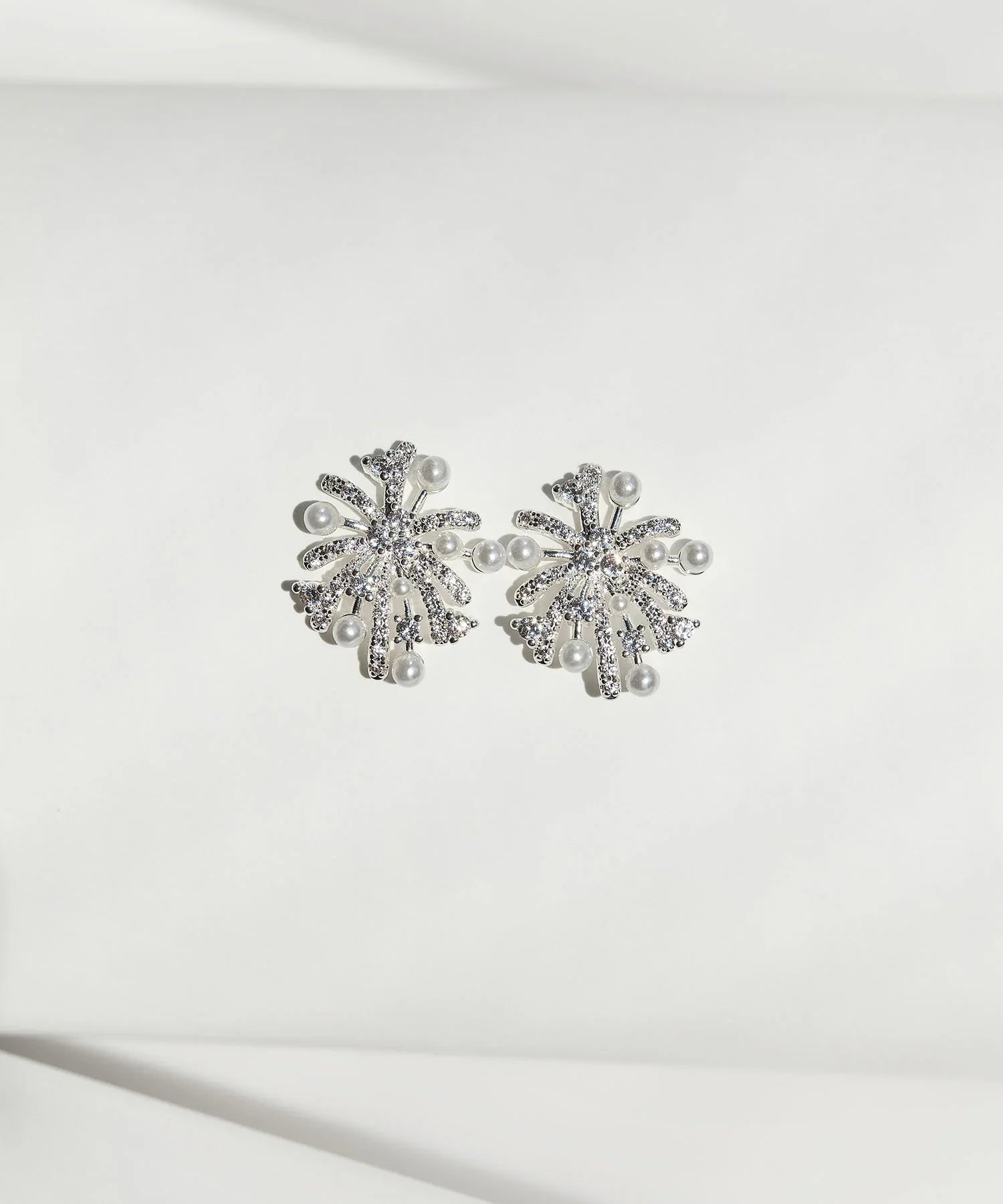 【当日発送】スノーフラワーパールビジューデザインピアス