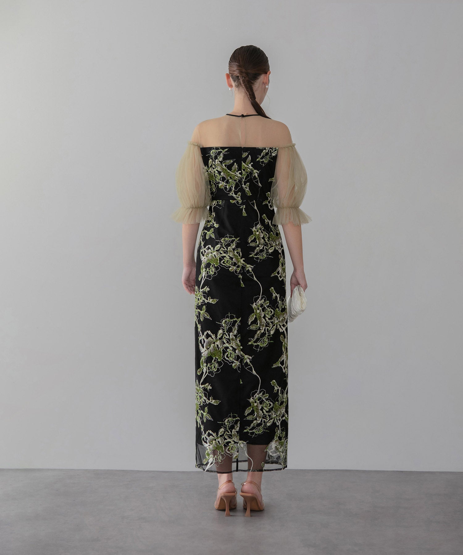 【COMING SOON】フラワーリリーフマテリアルボリュームスリーブIラインワンピースドレス