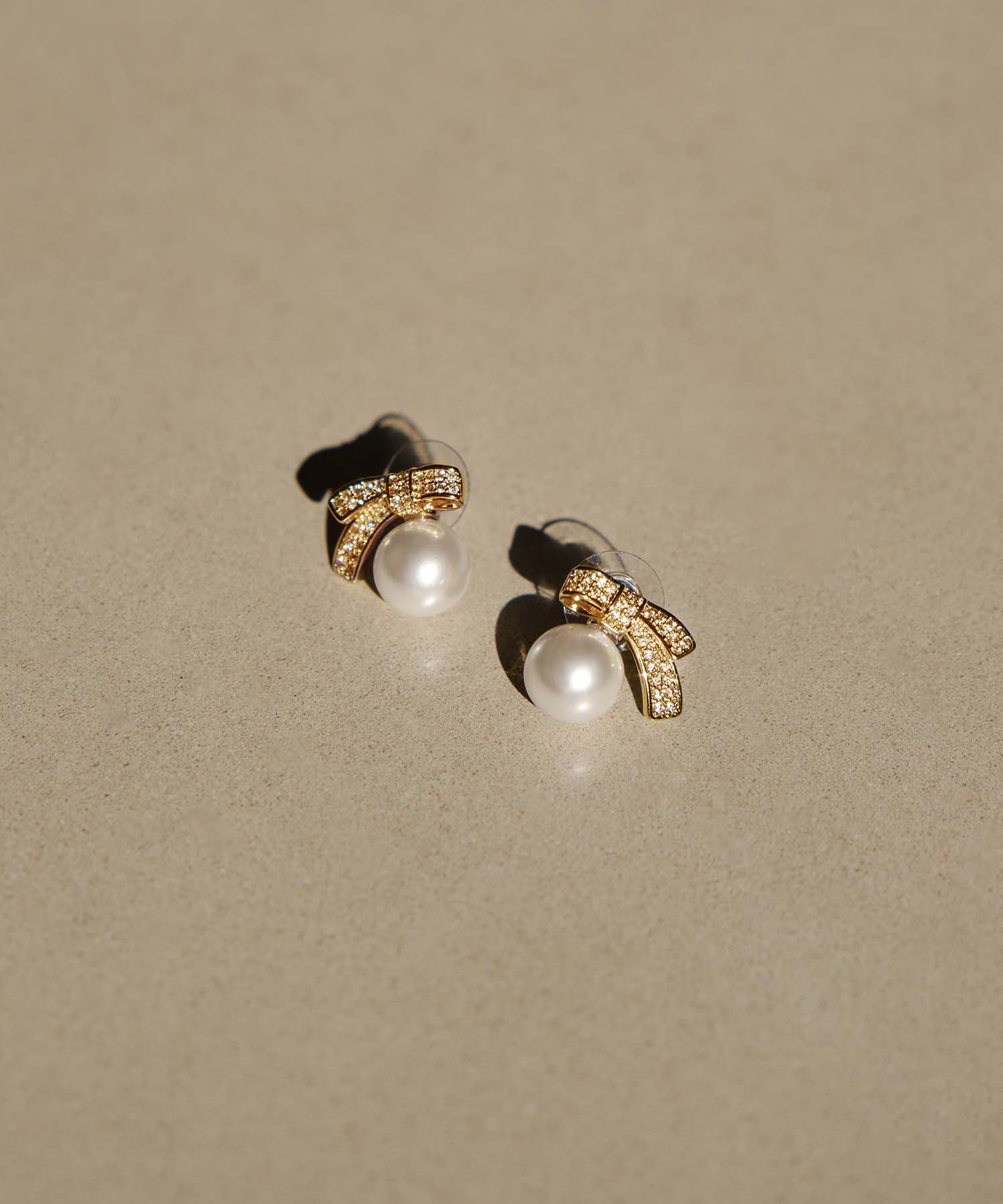 【当日発送】ゴールドビジューリボンパールピアス