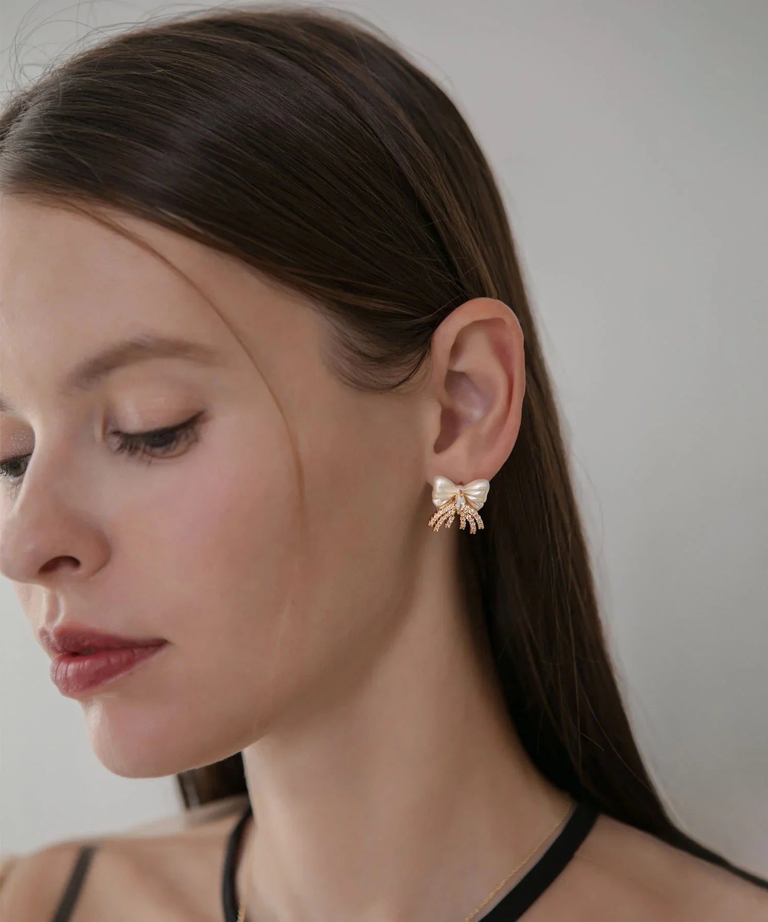 【当日発送】パールリボンモチーフストーンフリンジピアス