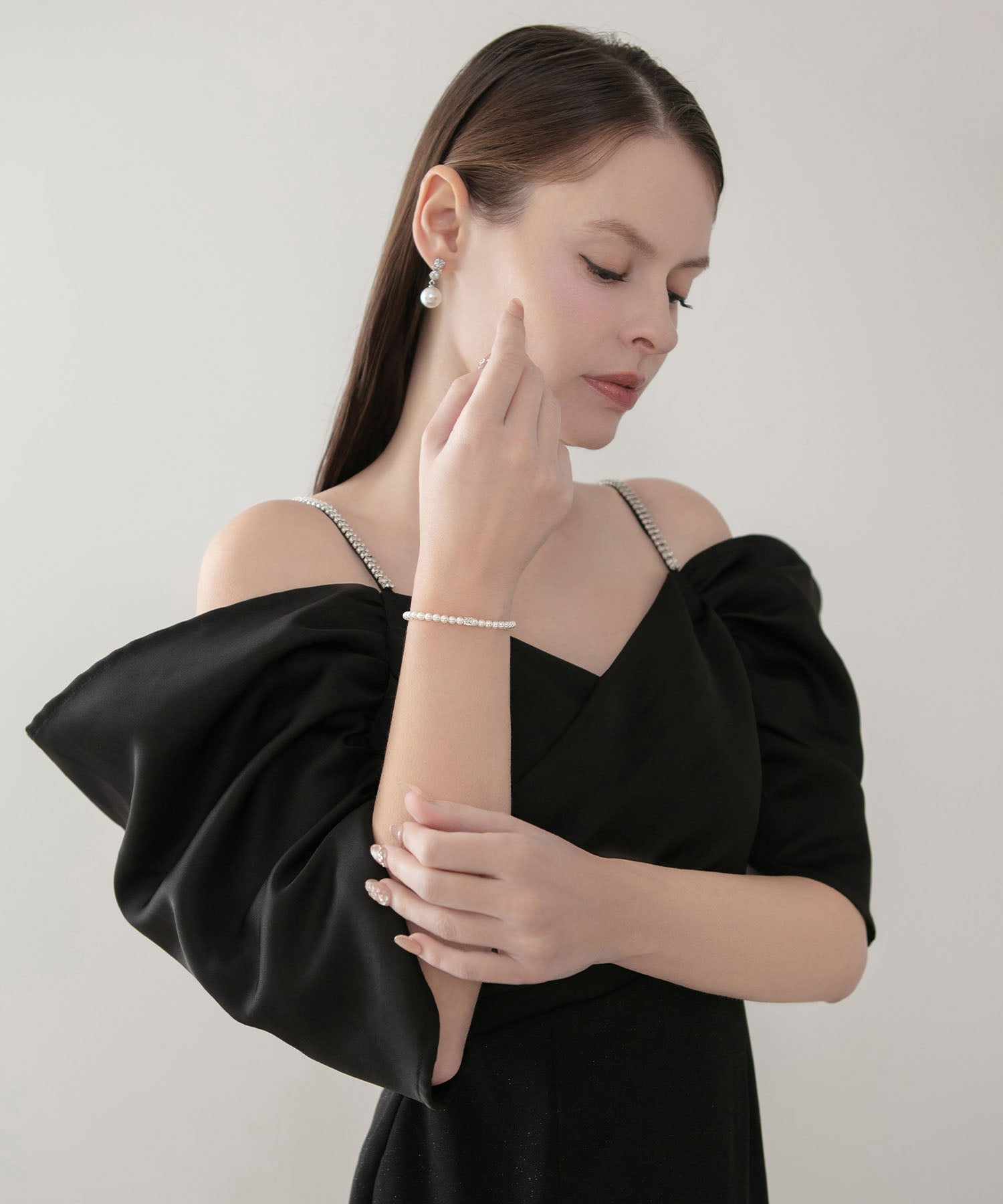 【当日発送】パールラインストーンスリムブレスレット