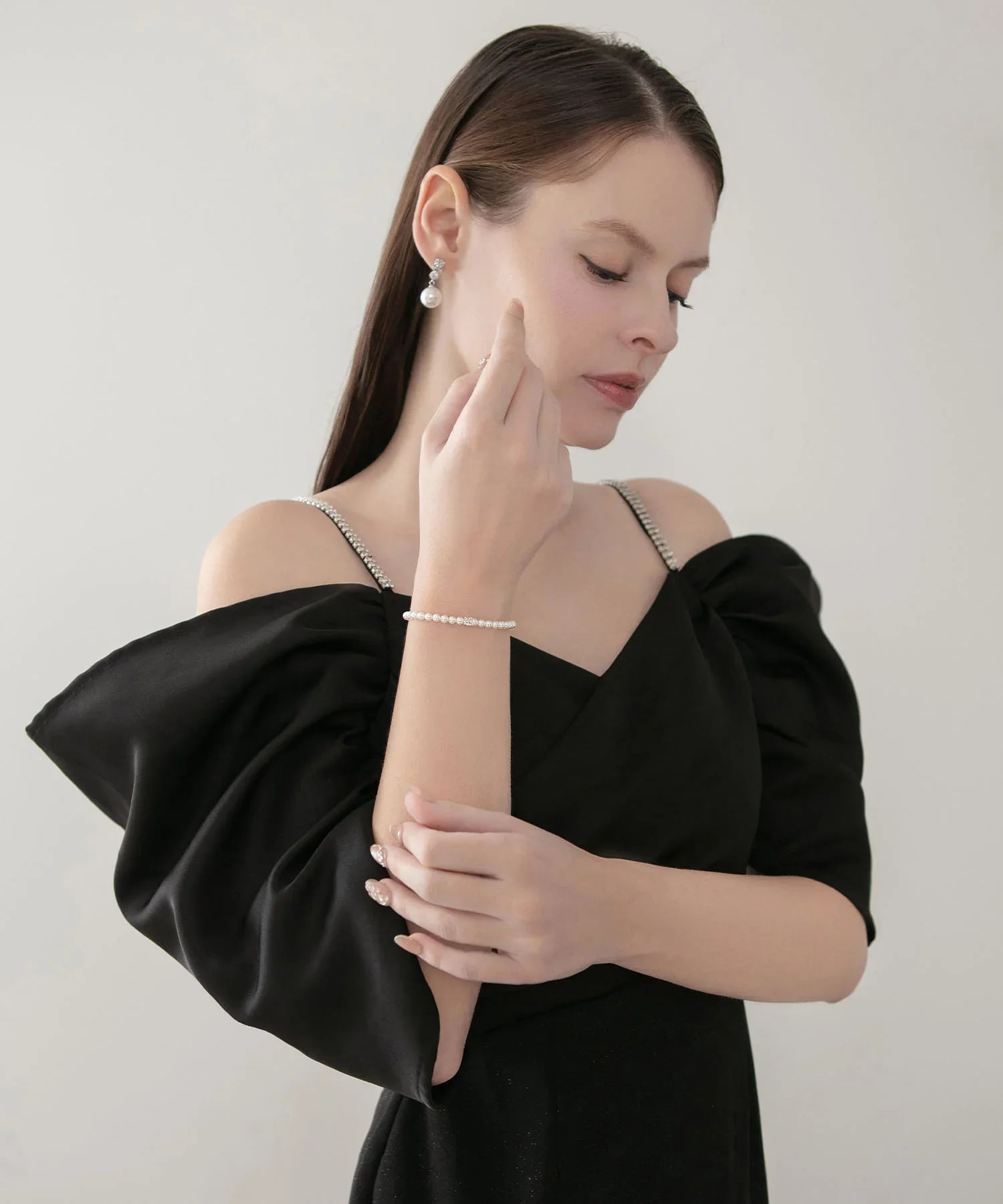 【当日発送】パールラインストーンスリムブレスレット