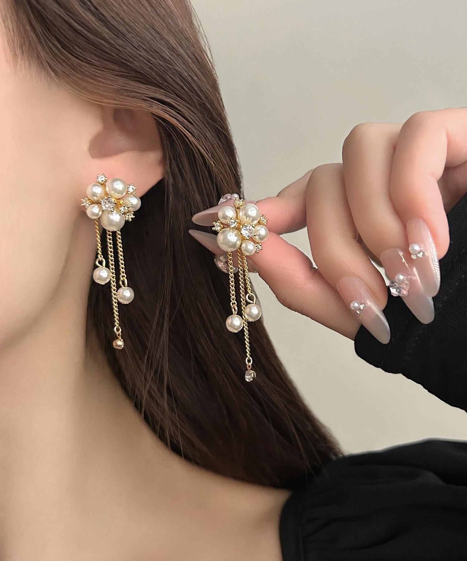 【当日発送】パールビジュークラスターゴールドチェーンスウィングピアス