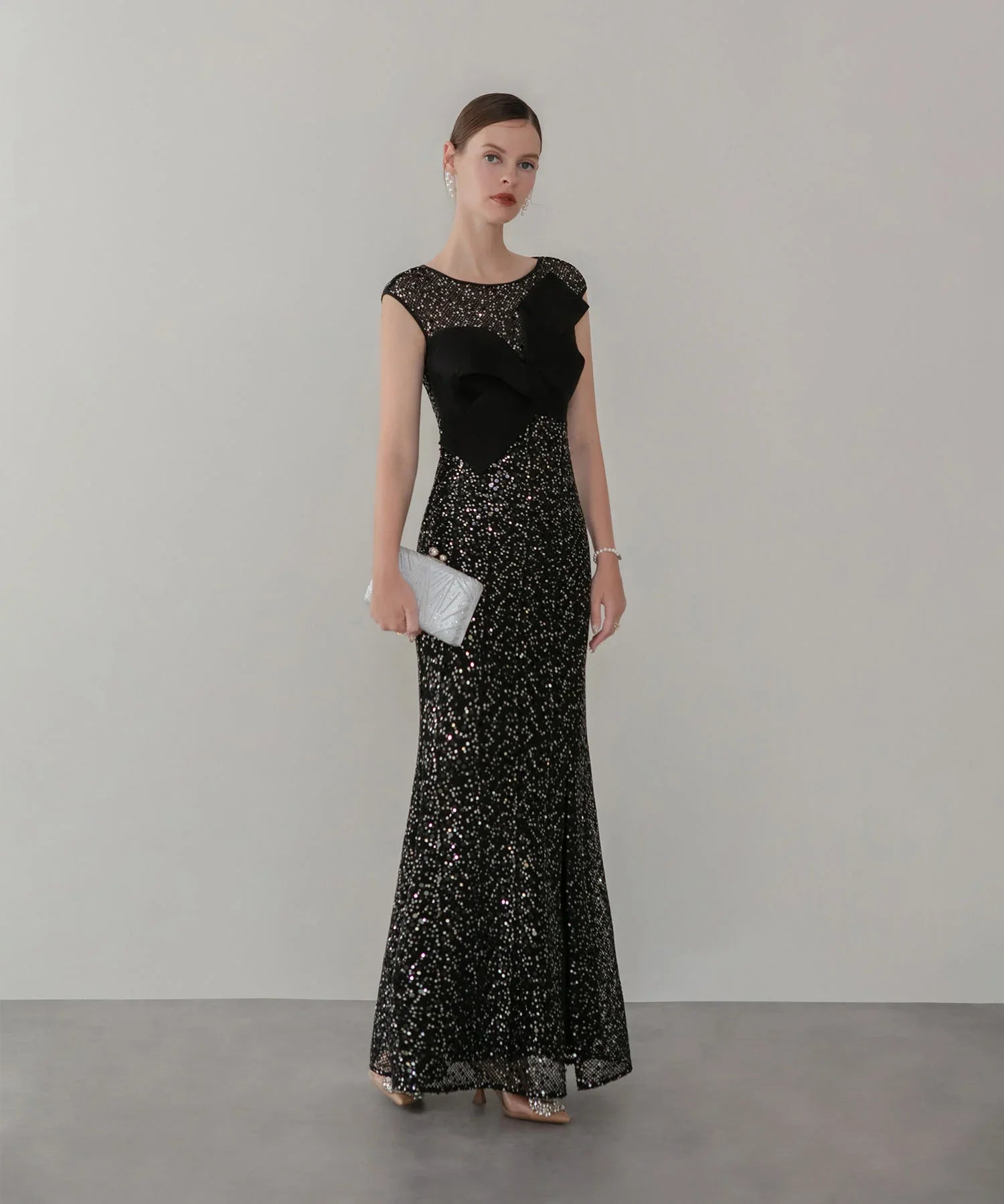 【LEJA LUXE】アシンメトリーツイストデザインスパンコールドレス