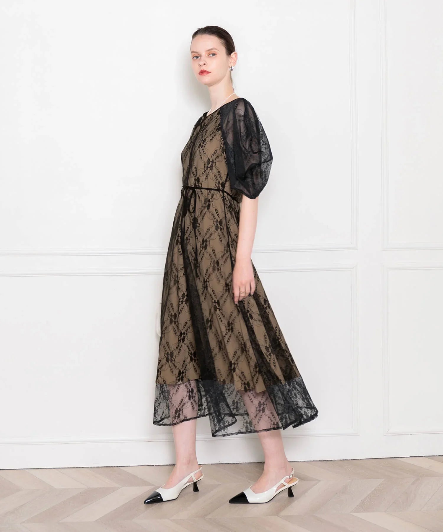 【當天出貨】泡泡袖腰部緞帶蕾絲洋裝