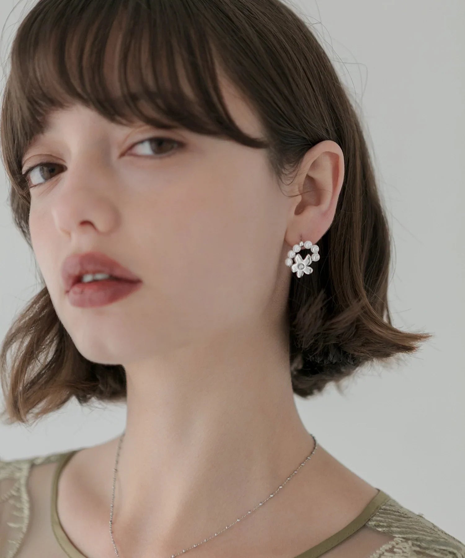 【当日発送】ラウンドパールフラワーピアス