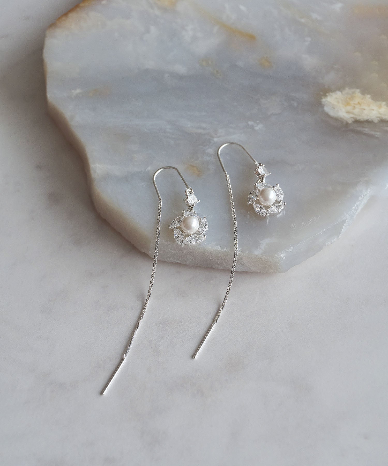 【当日発送】パールビジューフラワーアメリカンピアス