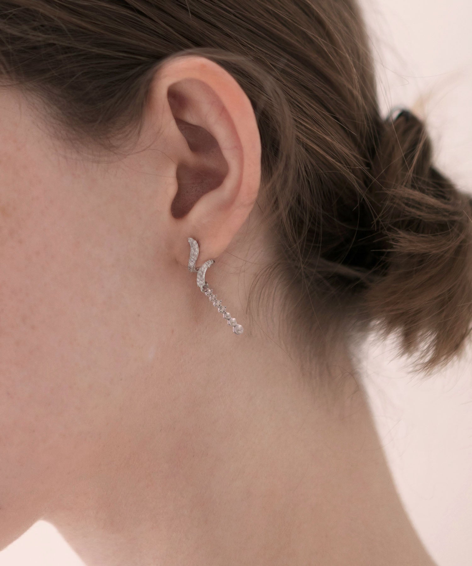 【当日発送】ビジューパールツイストピアス