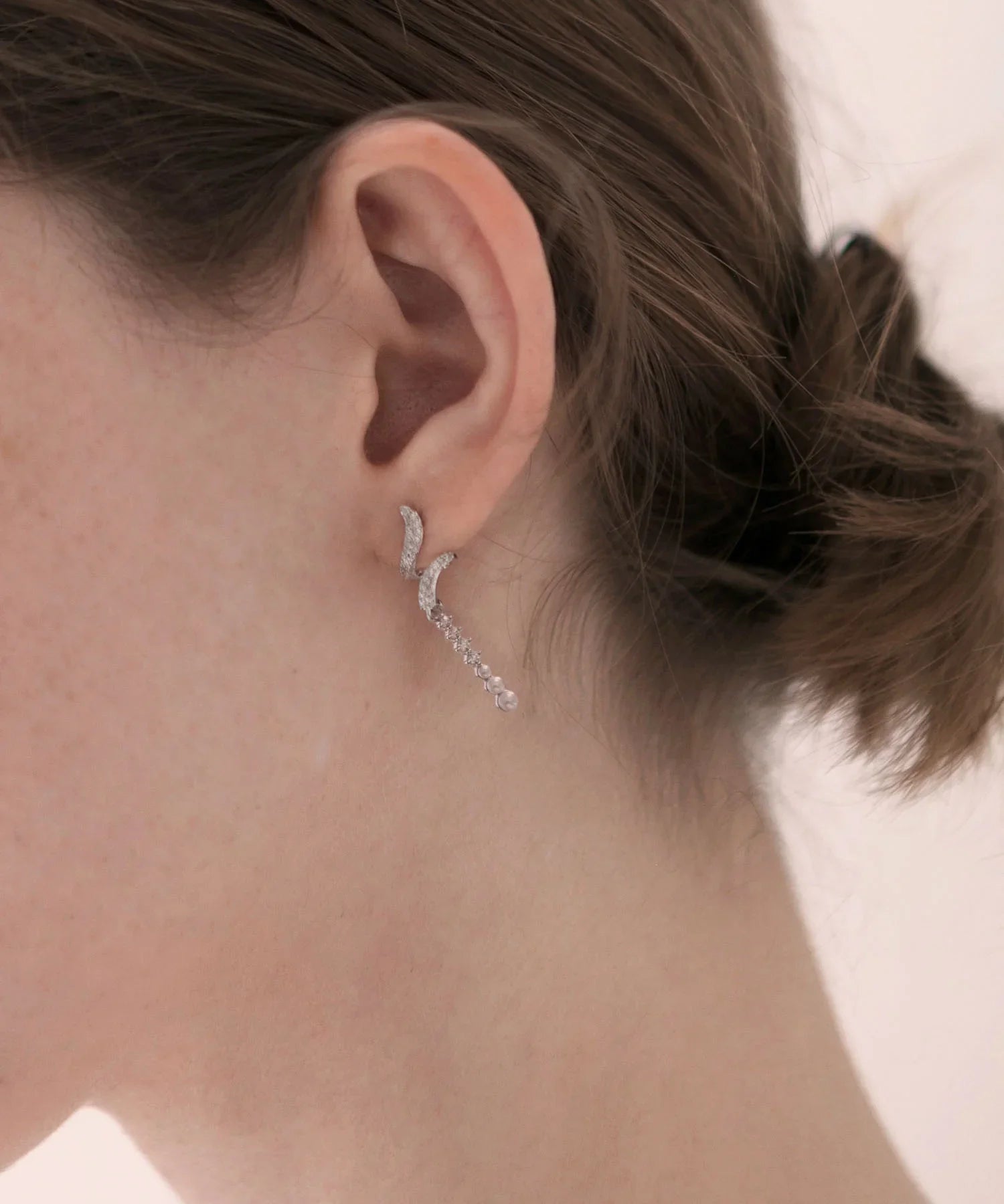 【当日発送】ビジューパールツイストピアス